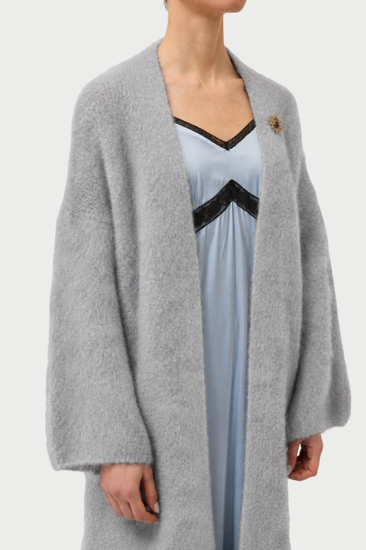 CARDIGAN GARZATO LUNGO CON SPILLA GIOIELLO