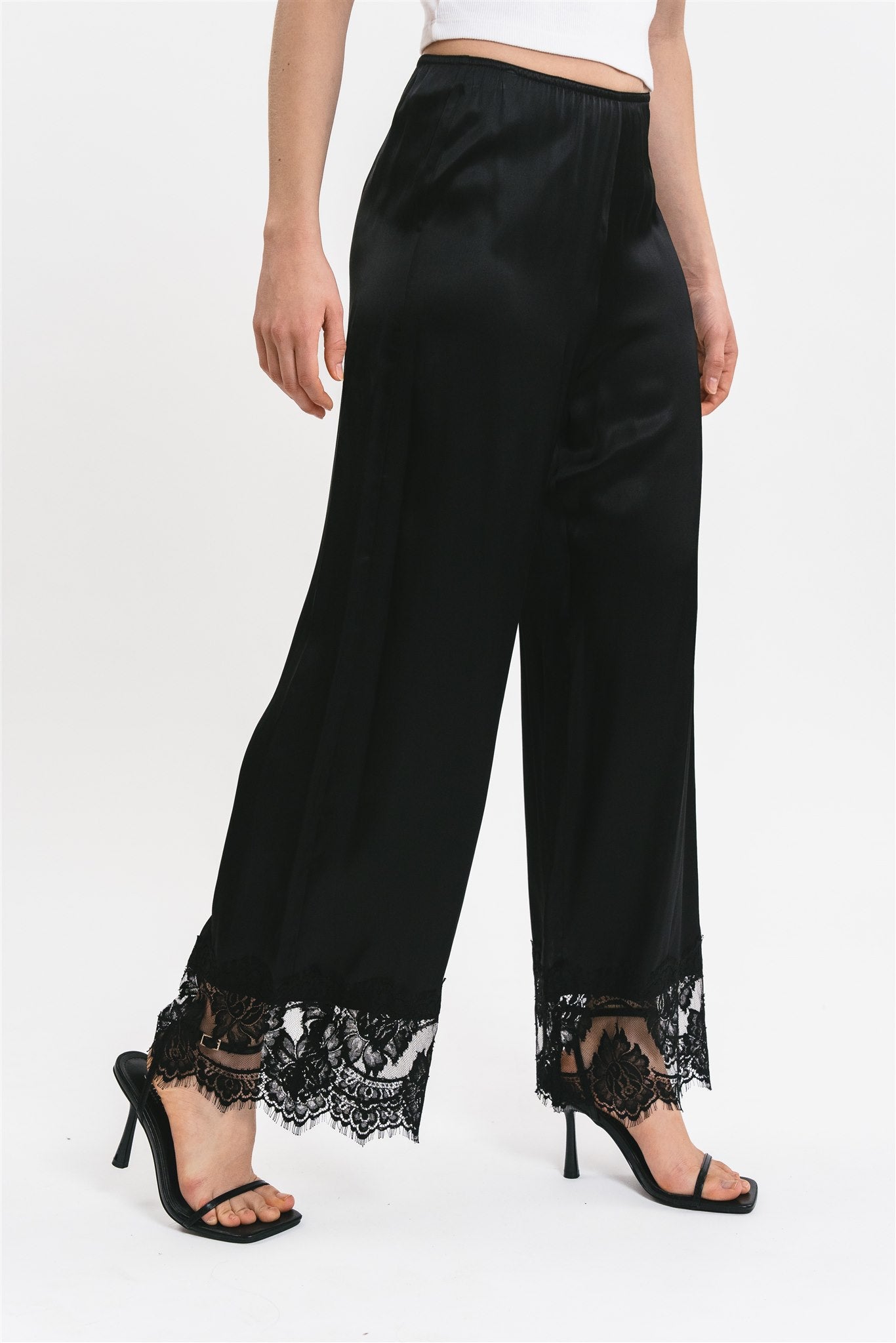 PANTALONE CON PIZZO