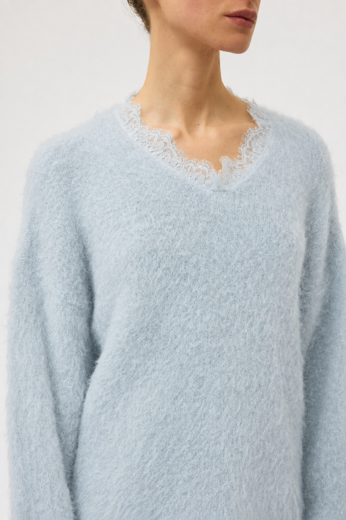 MAGLIA GARZATA SCOLLO A V CON PIZZO