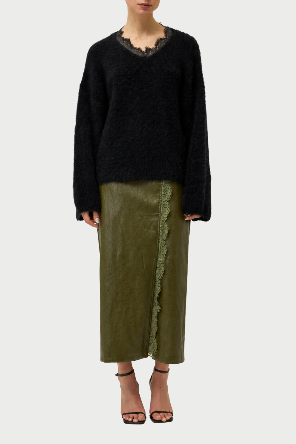 MAGLIA GARZATA SCOLLO A V CON PIZZO