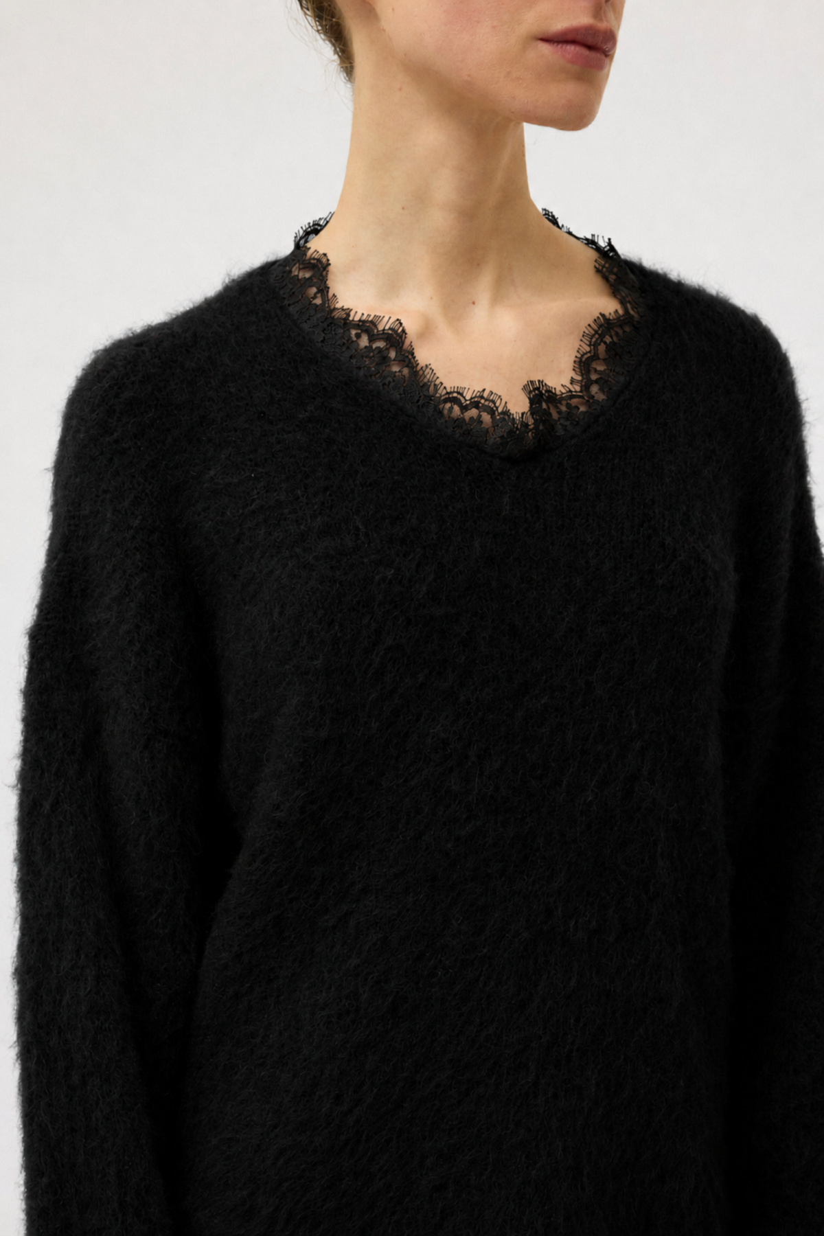 MAGLIA GARZATA SCOLLO A V CON PIZZO