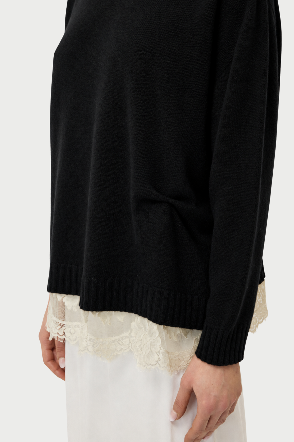 MAGLIA COLLO ALTO CON PIZZO