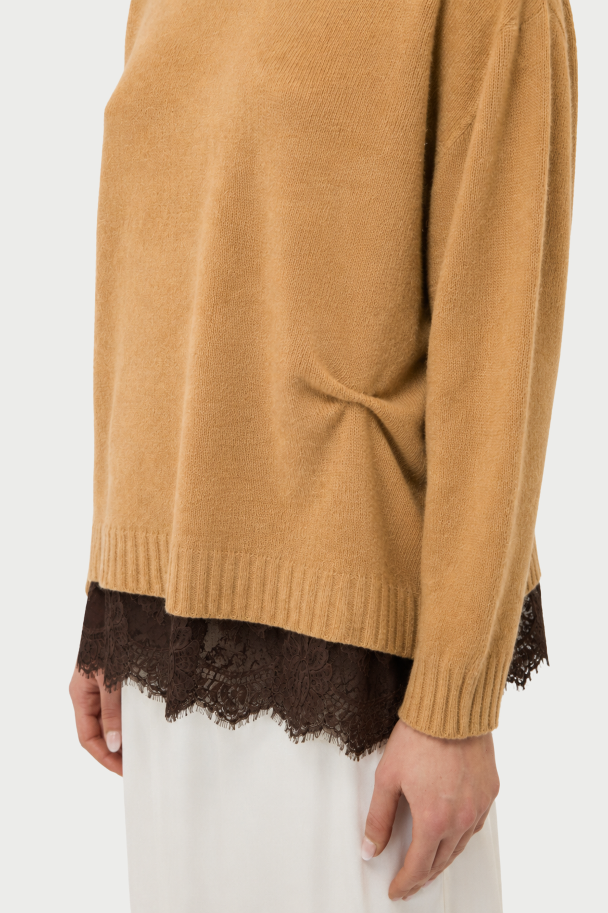 MAGLIA COLLO ALTO CON PIZZO