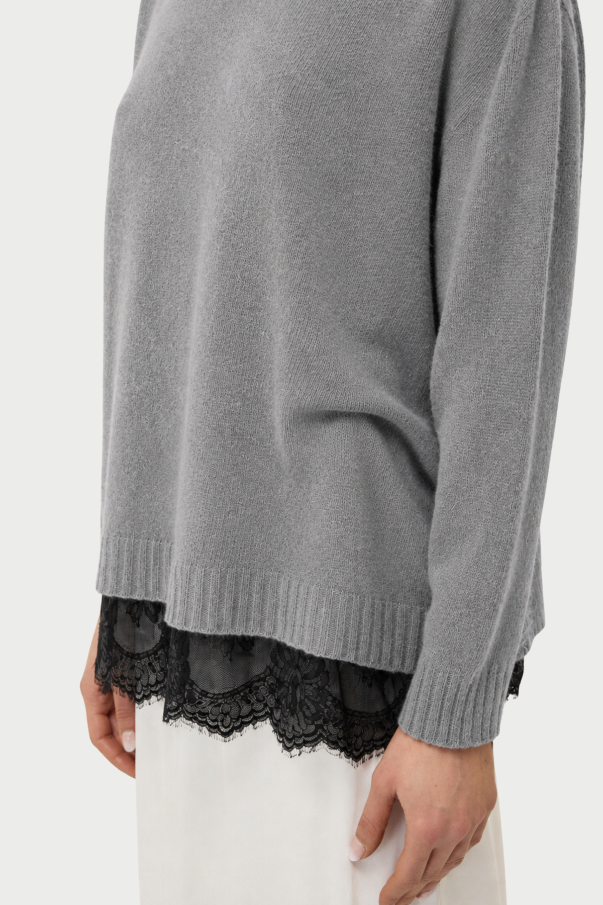 MAGLIA COLLO ALTO CON PIZZO