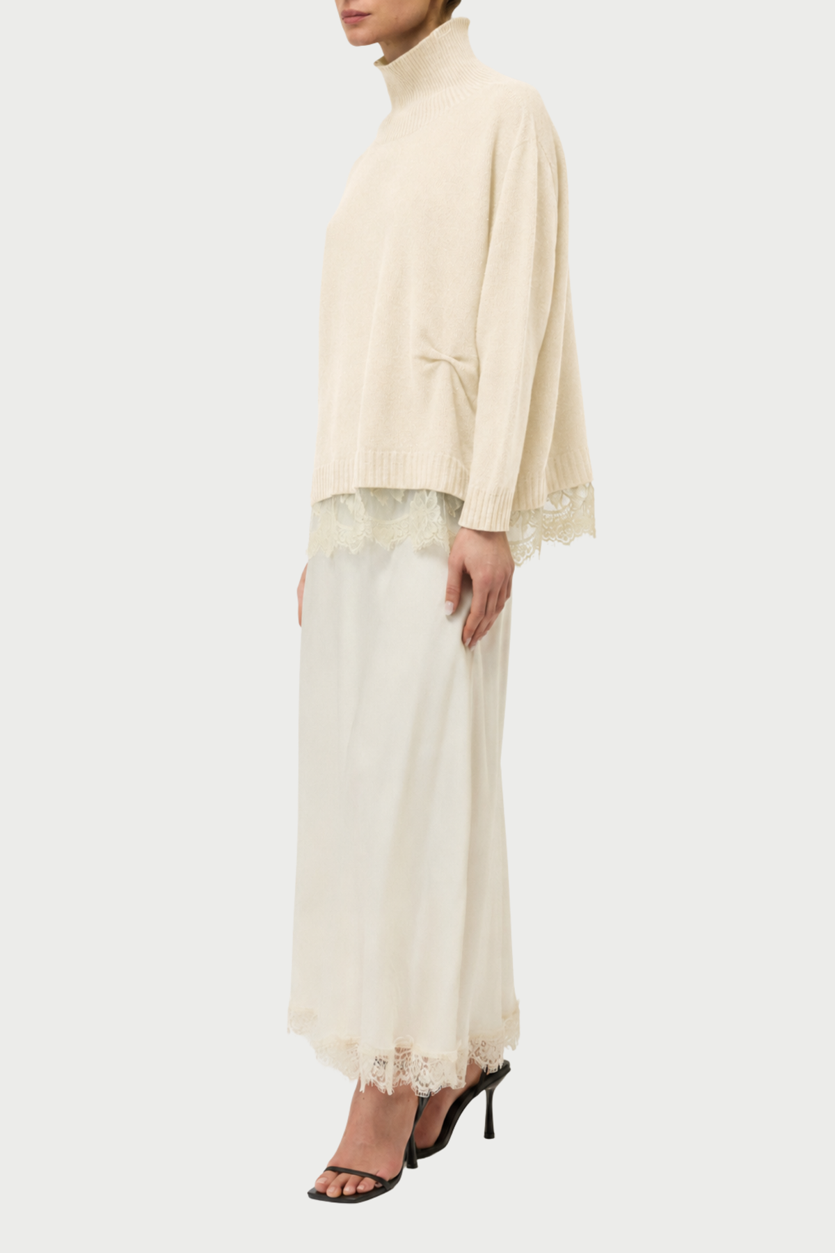 MAGLIA COLLO ALTO CON PIZZO