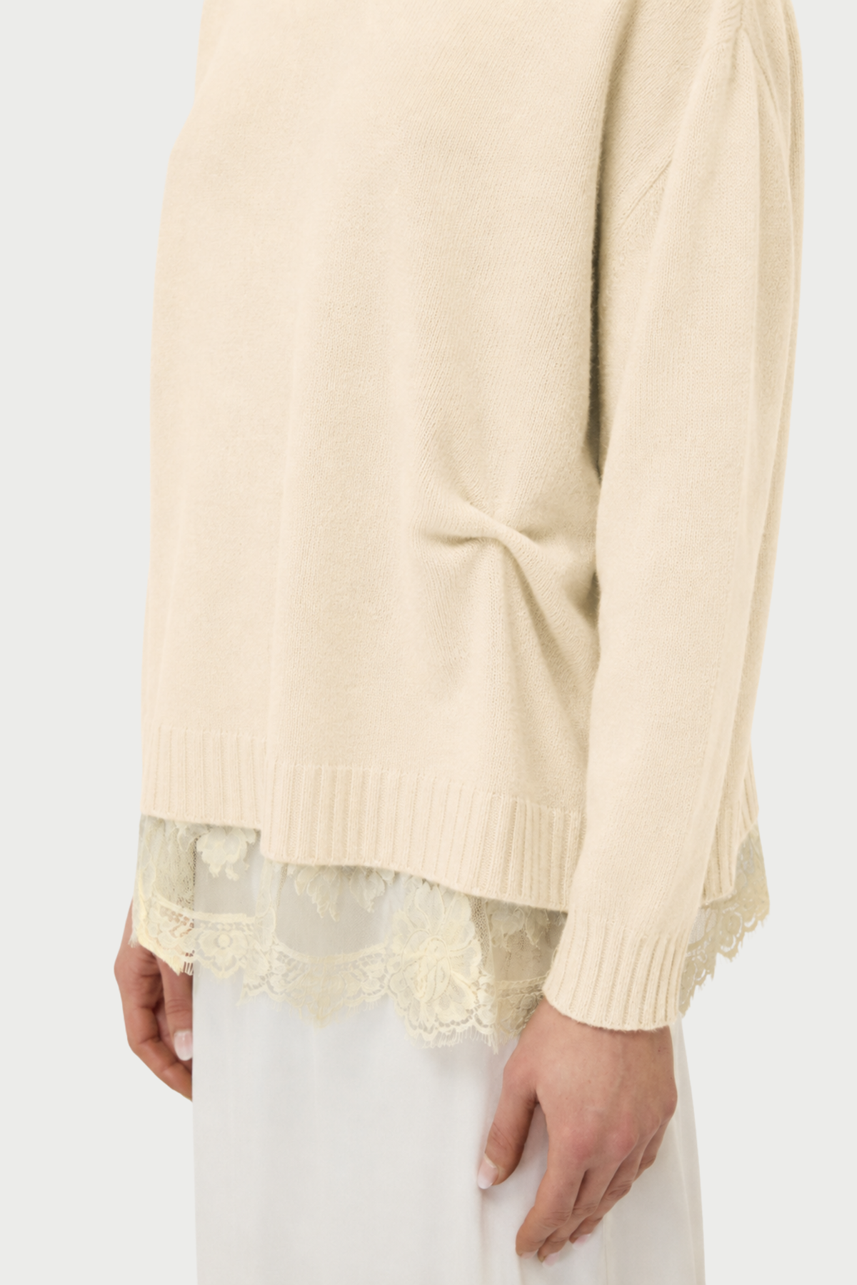 MAGLIA COLLO ALTO CON PIZZO