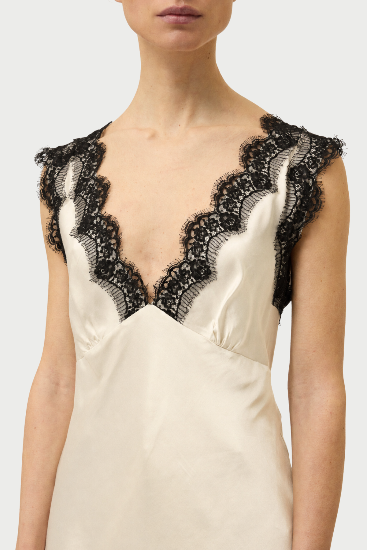 V-NECK LACE TOP