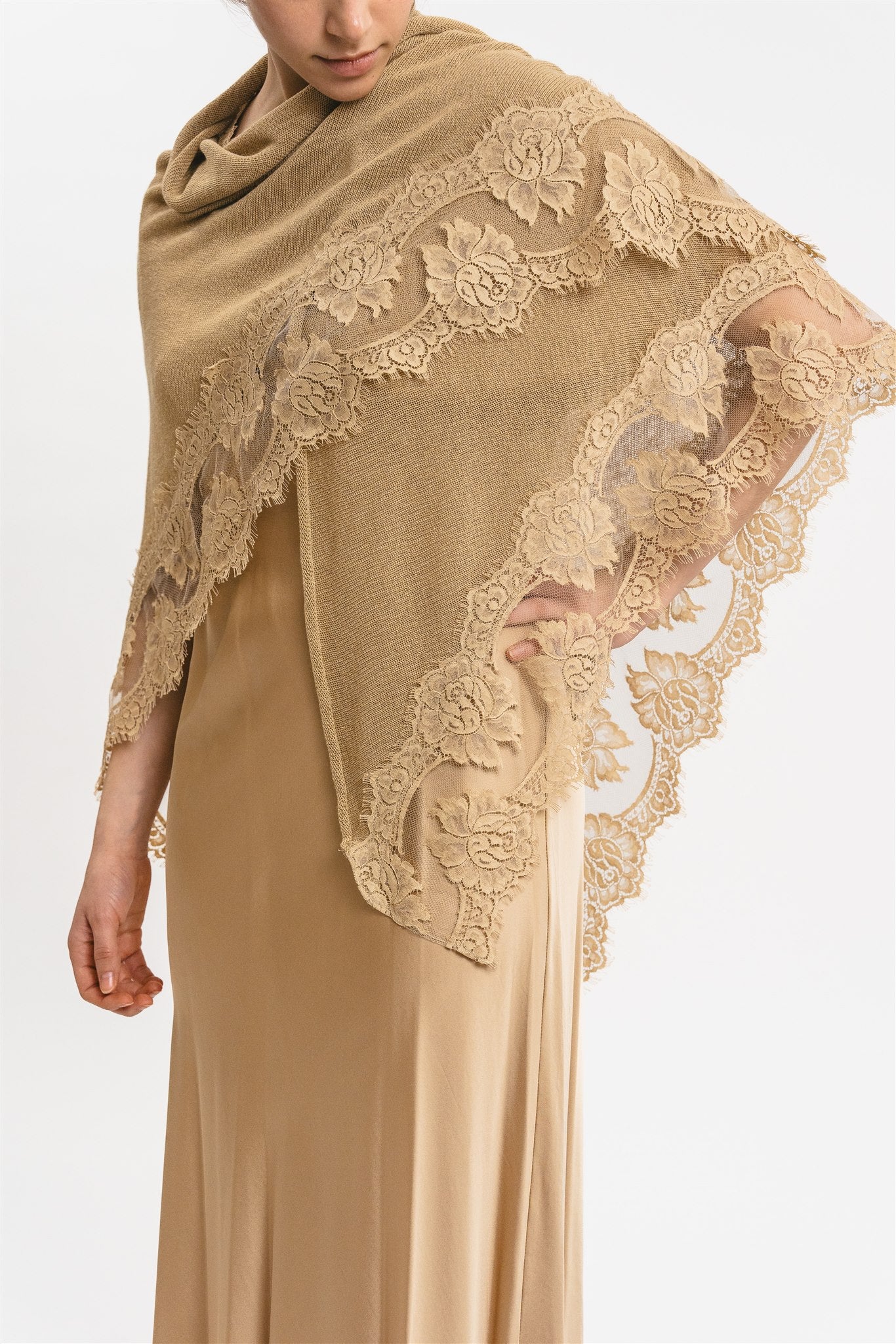 Kefia in maglia color beige dettaglio