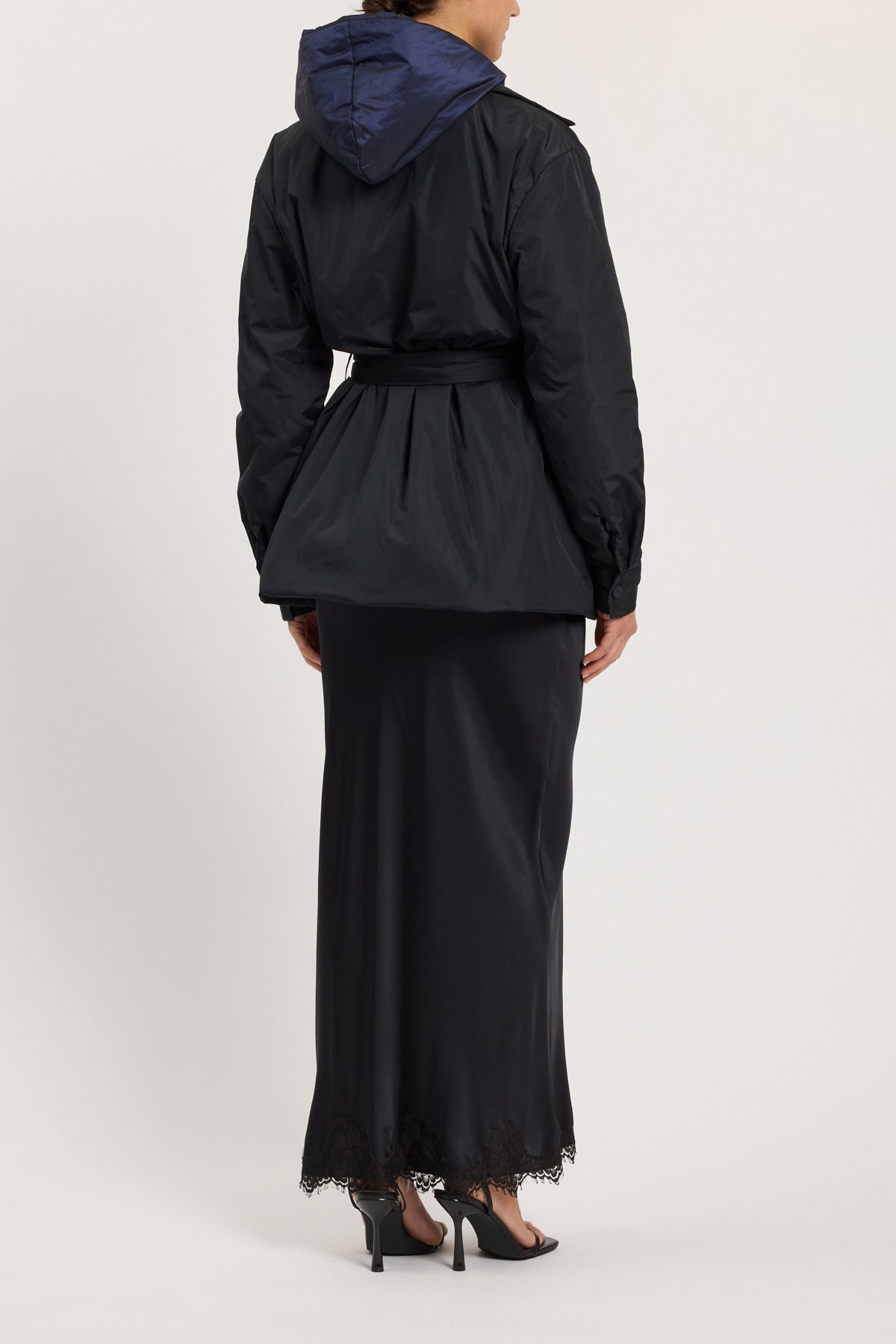 100 GRAM DOUBLE OVERSIZED JACKET WITH HOOD AND BELT