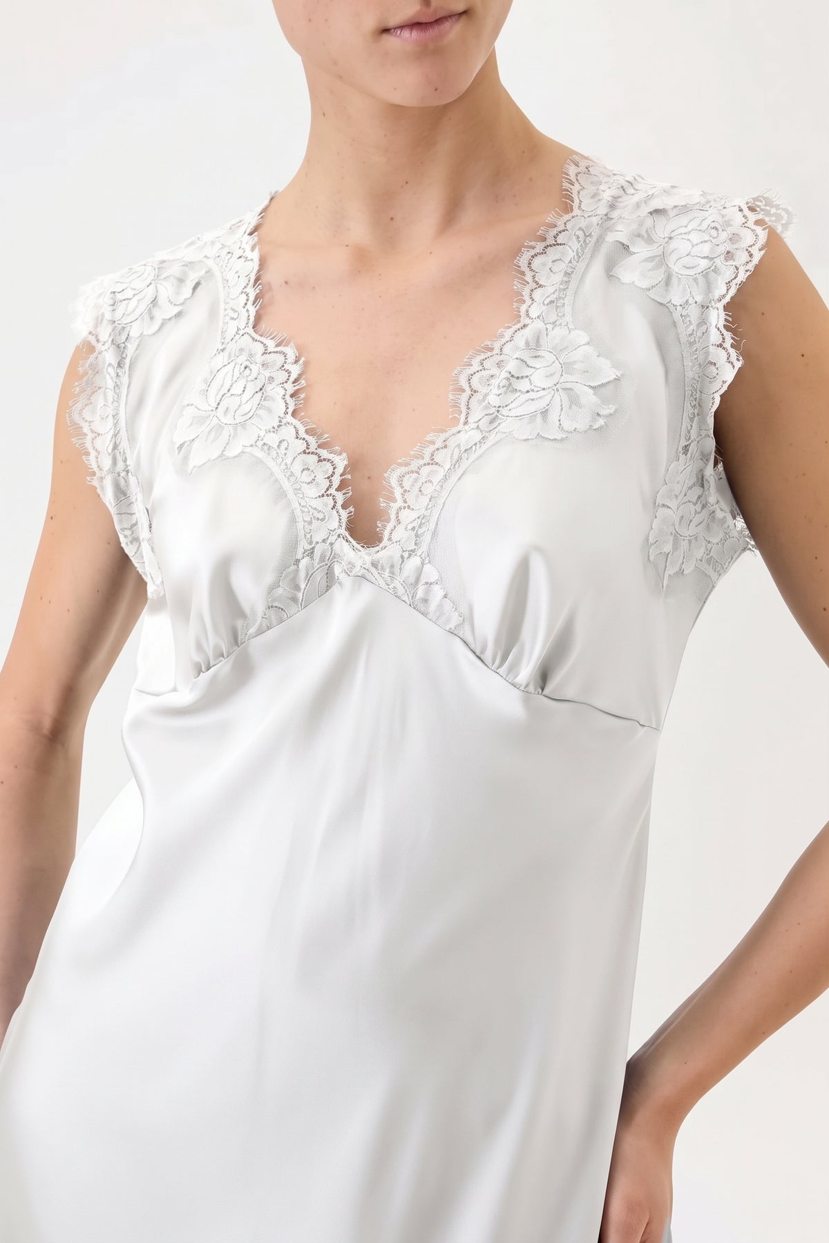 ANDREA – WIDE-STRAP VISCOSE AND LACE DRESS