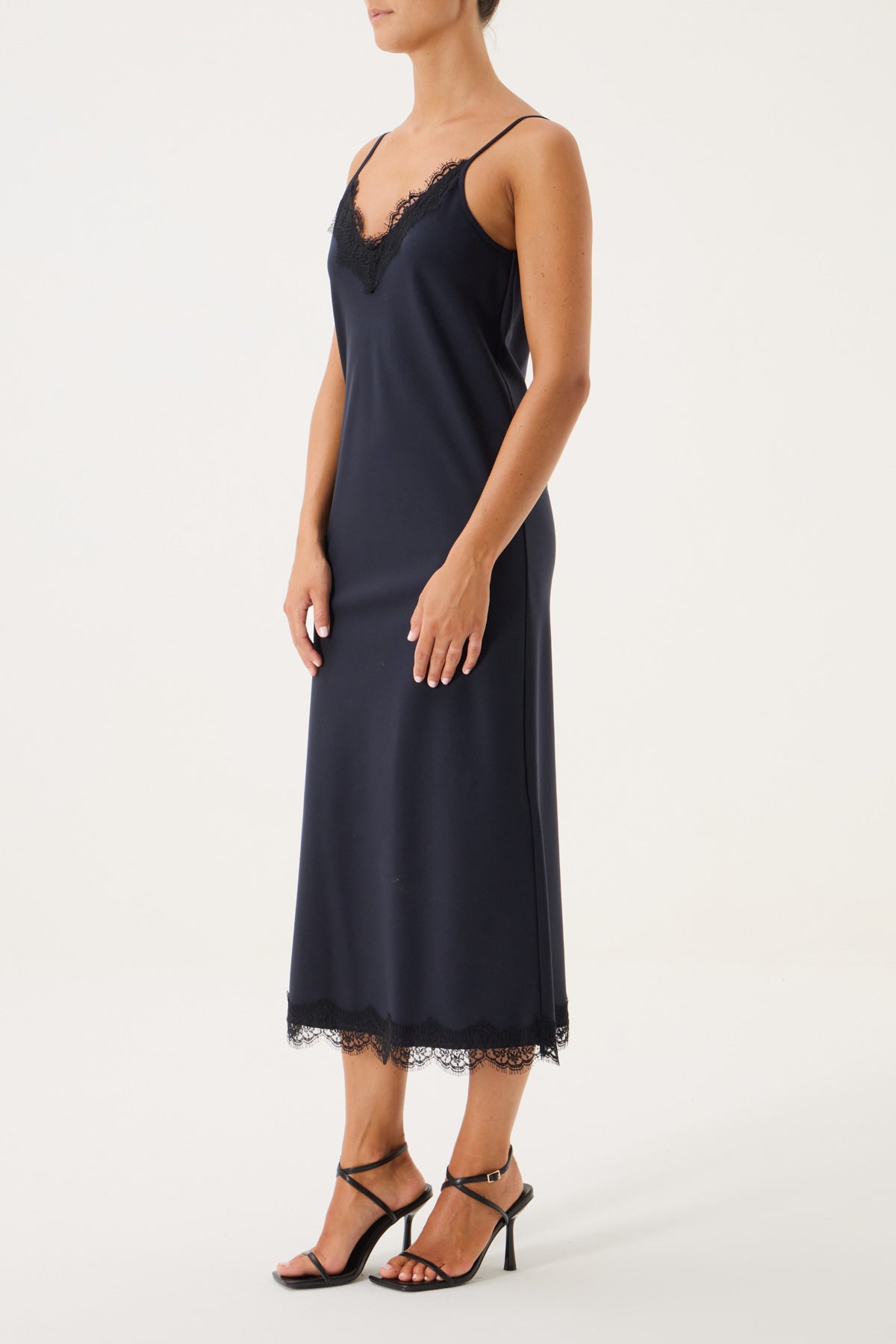 SOTTOVESTE CON PIZZO IN FRESCO DI LANA