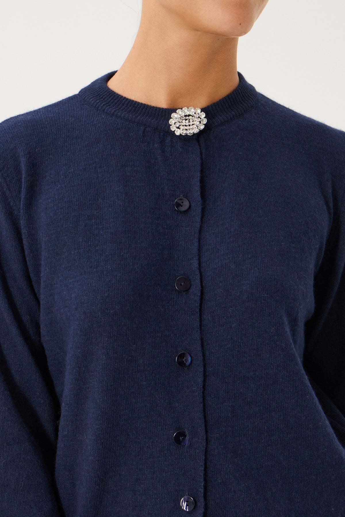 CARDIGAN GIROCOLLO CON SPILLA IN MISTO CASHMERE