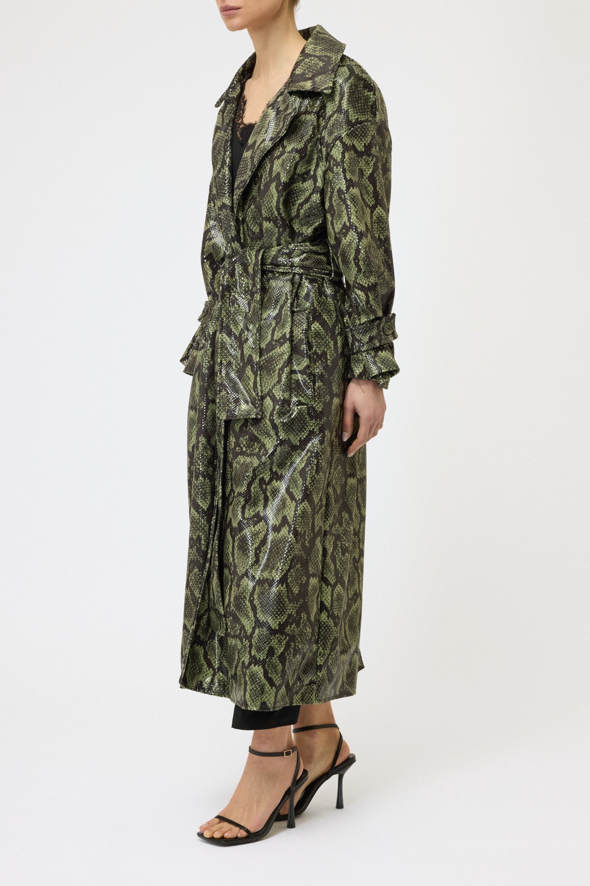 TRENCH LUNGO CON CINTURA
