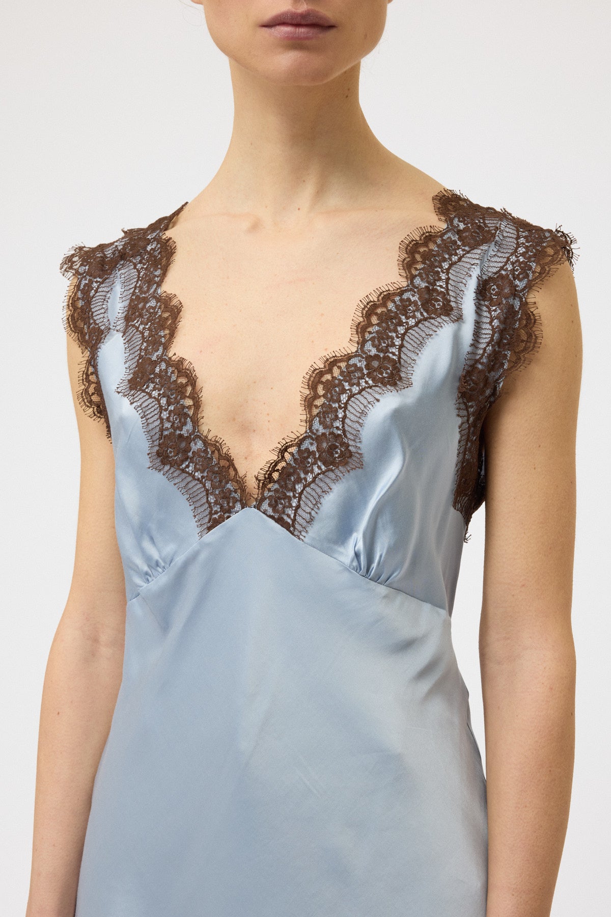 TOP SCOLLO A V CON PIZZO