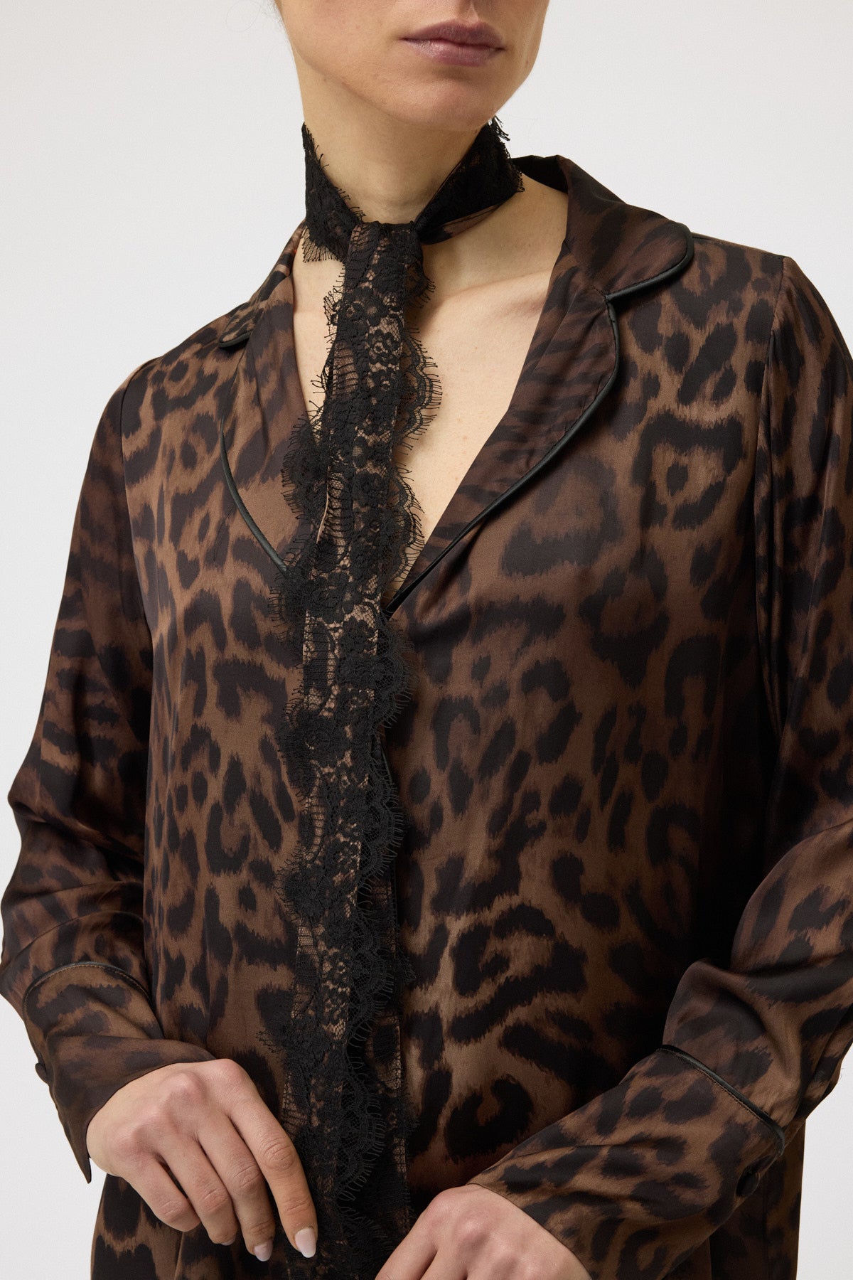 CAMICIA PIGIAMA CON CINTURA E PIZZO