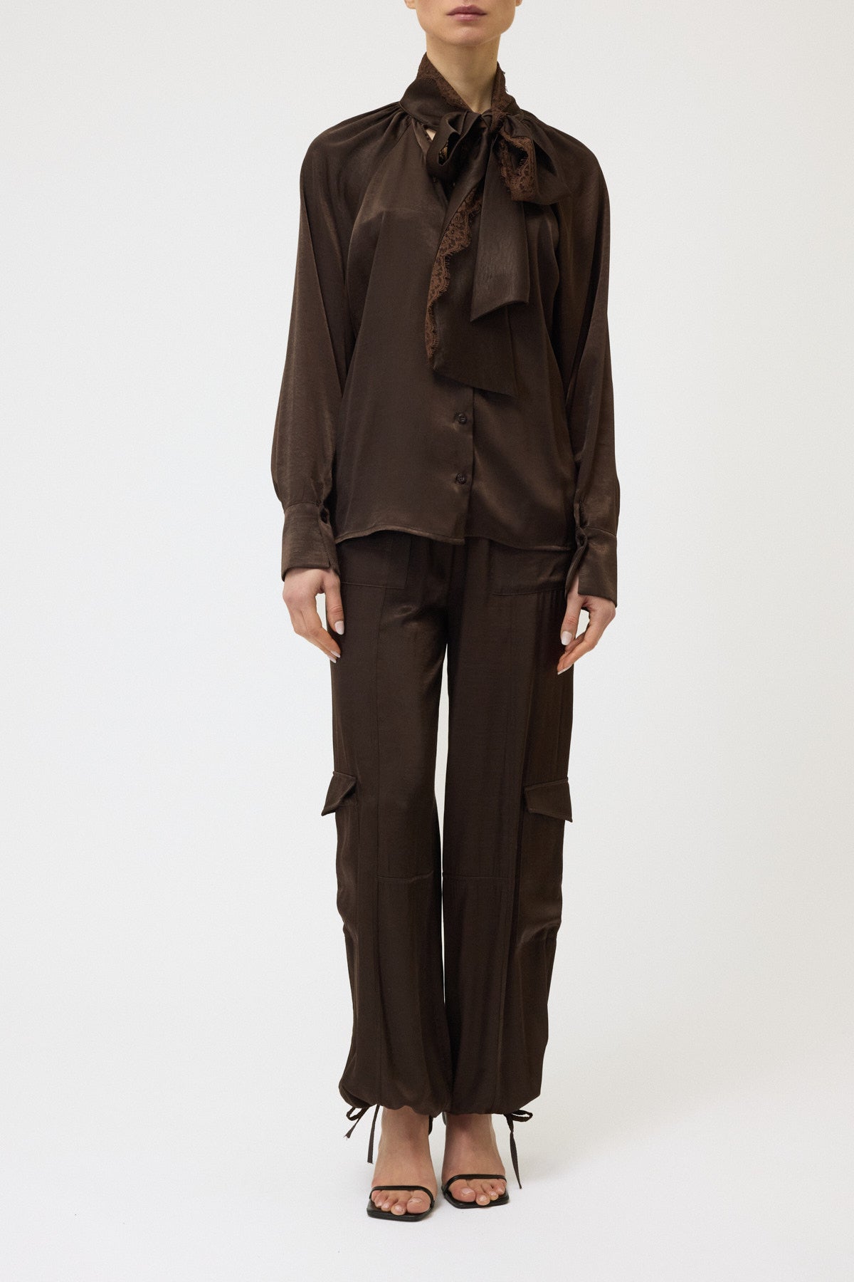CAMICIA CON PIZZO E FIOCCO
