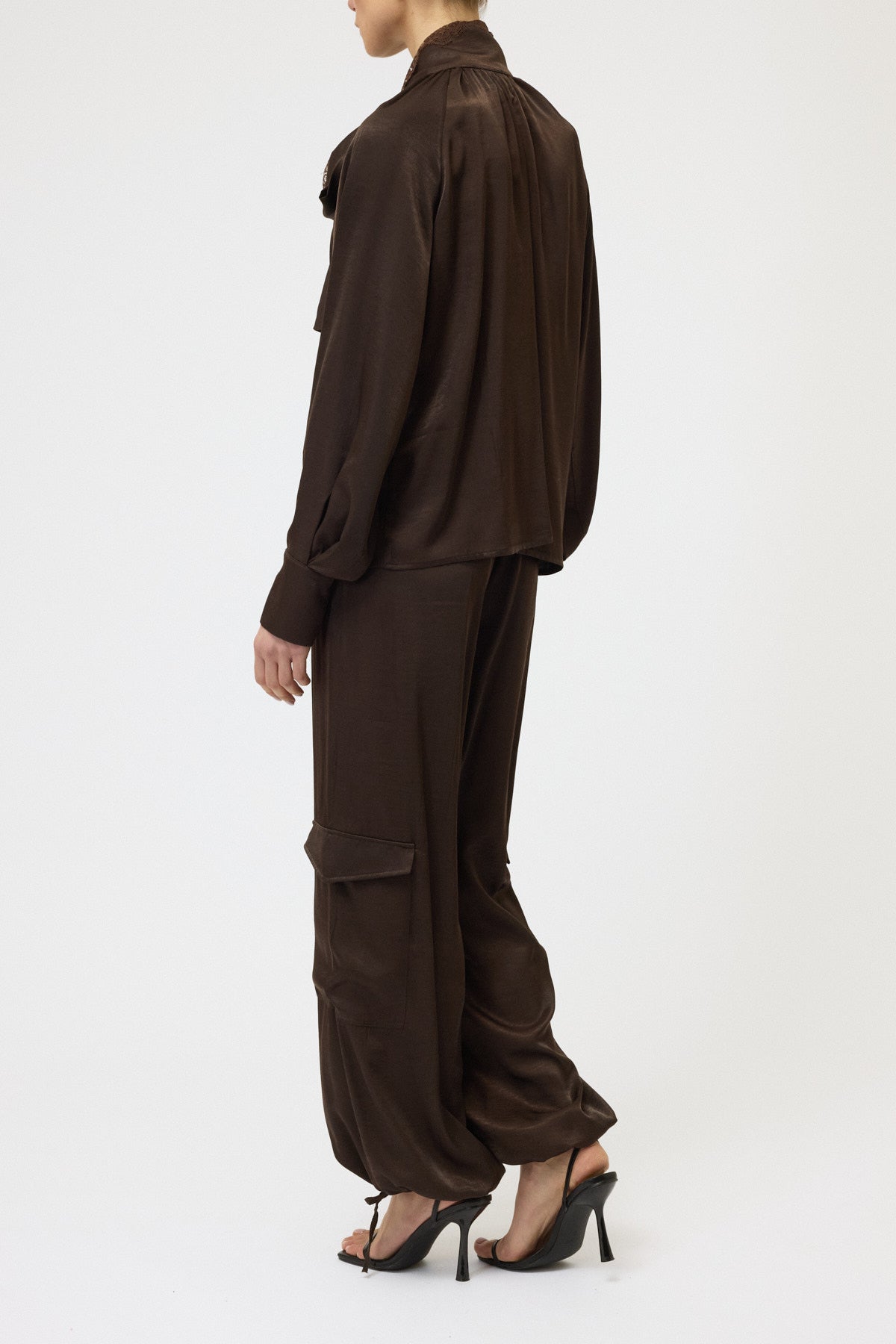 CAMICIA CON PIZZO E FIOCCO