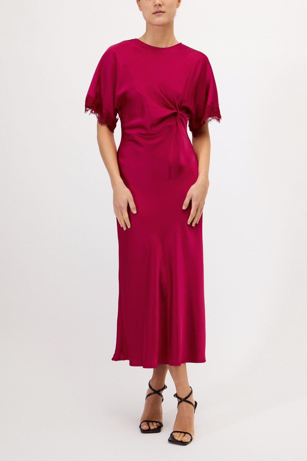 ABITO MEZZE MANICHE CON DETTAGLI IN PIZZO