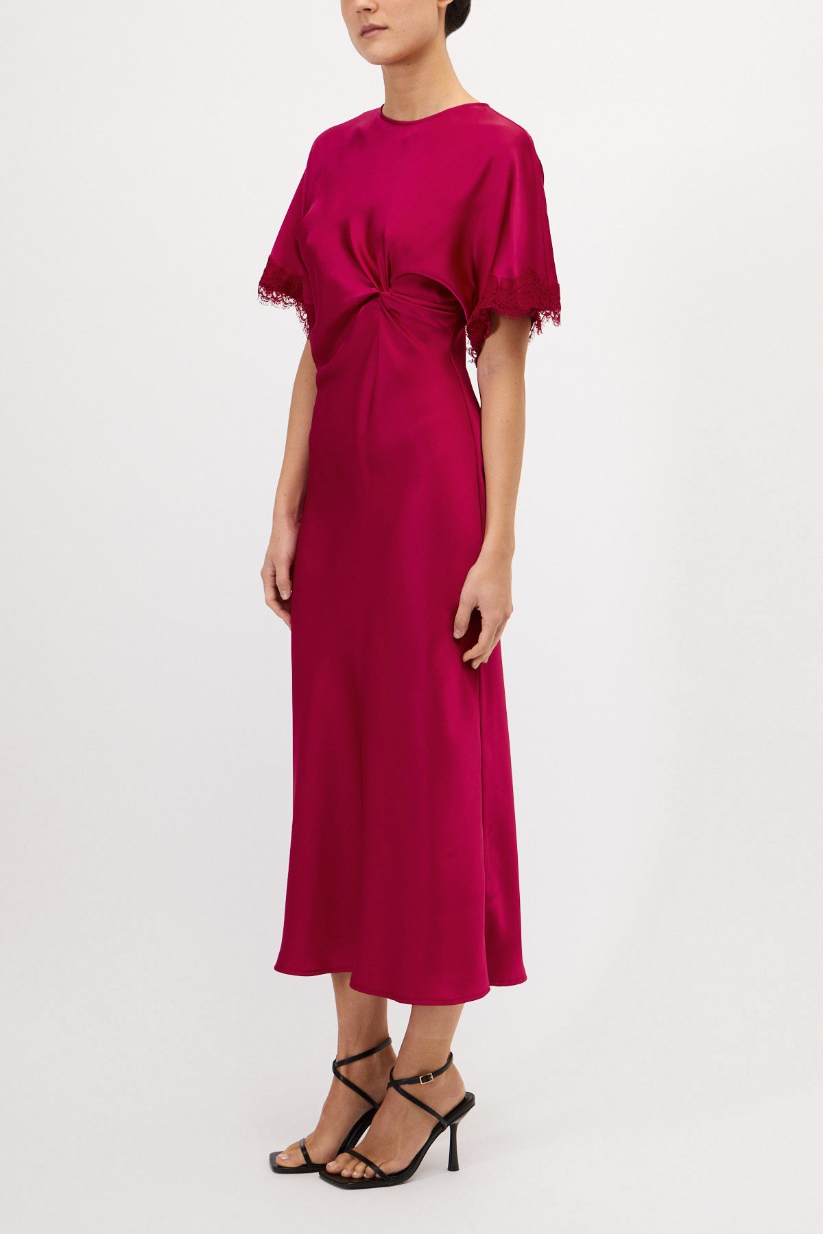 ABITO MEZZE MANICHE CON DETTAGLI IN PIZZO