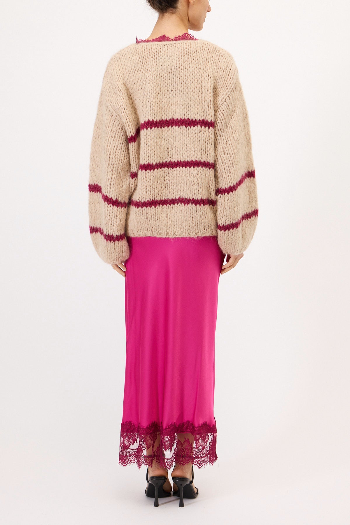 MAGLIA SCOLLO A V A RIGHE CON PIZZO