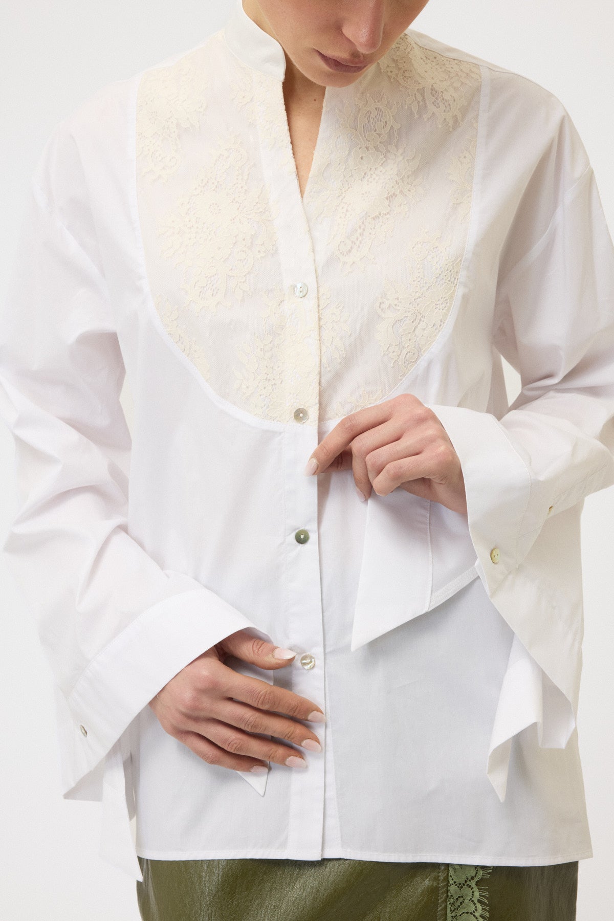 CAMICIA CON PLASTRON IN PIZZO