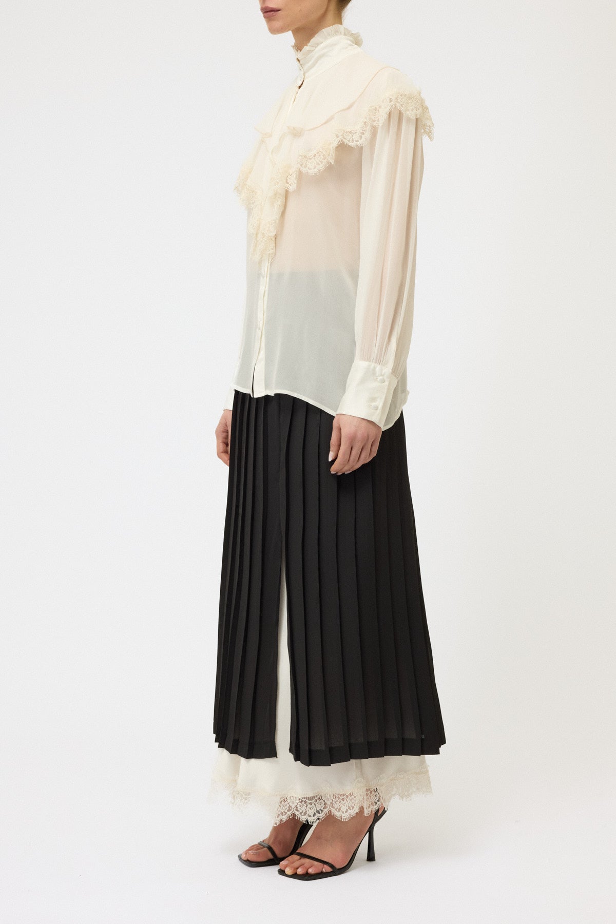 CAMICIA CON ROUCHES E PIZZO
