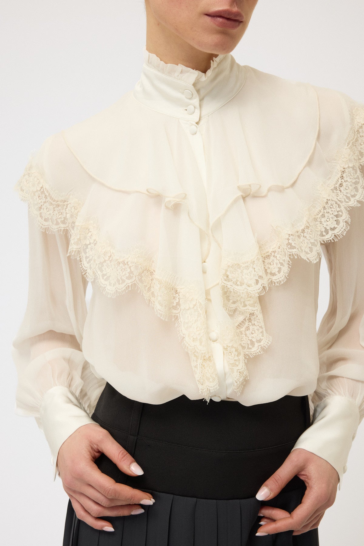 CAMICIA CON ROUCHES E PIZZO