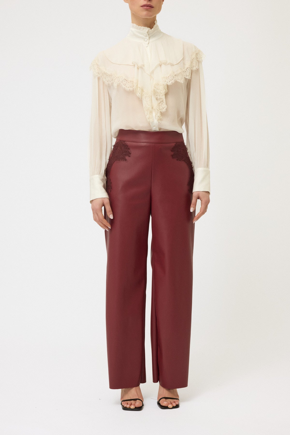 PANTALONE IN ECOPELLE CON PIZZO