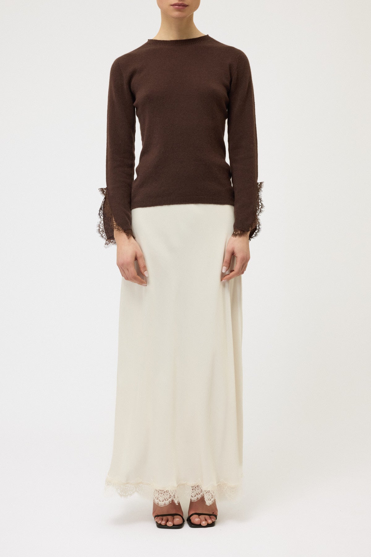MAGLIA SLIM GIROCOLLO CON SPACCHI E PIZZO IN TONO