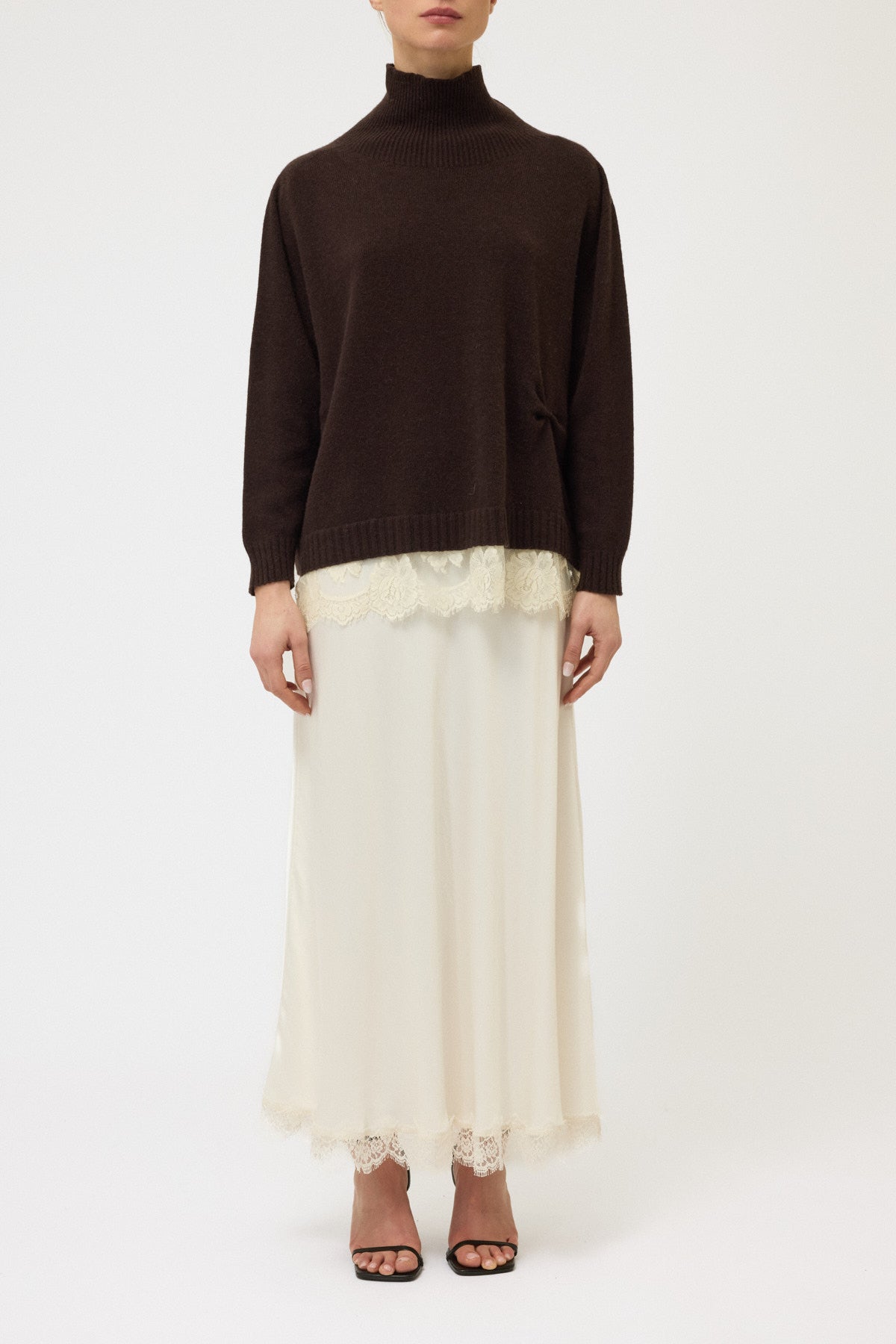 MAGLIA COLLO ALTO CON PIZZO