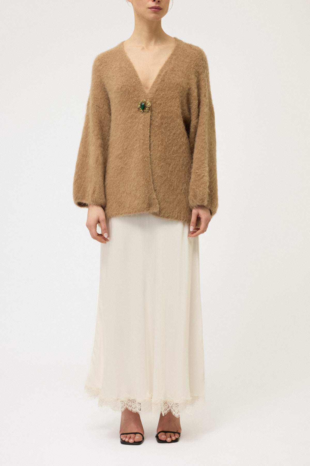 CARDIGAN GARZATO CON SPILLA GIOIELLO