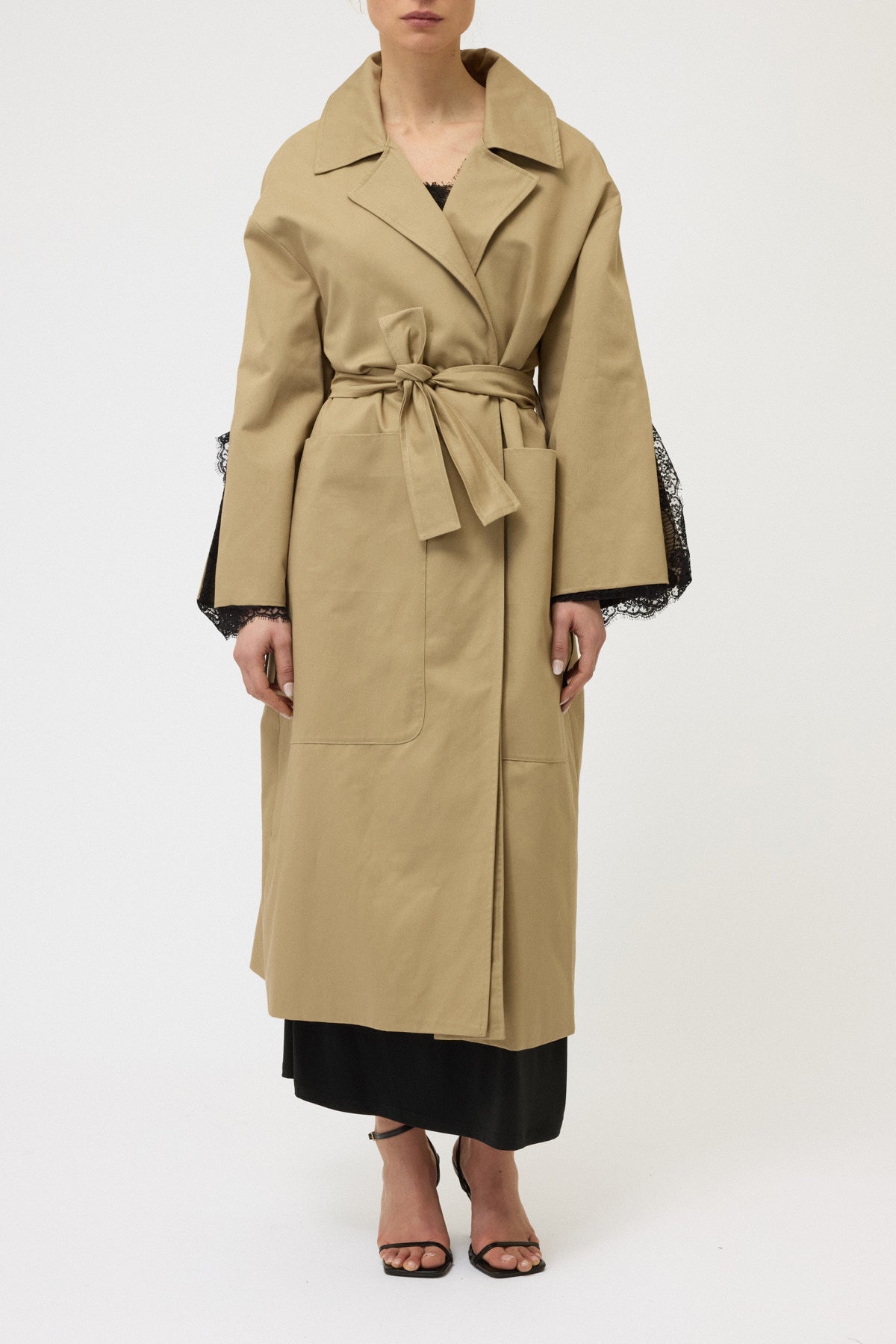 TRENCH LUNGO CON PIZZO