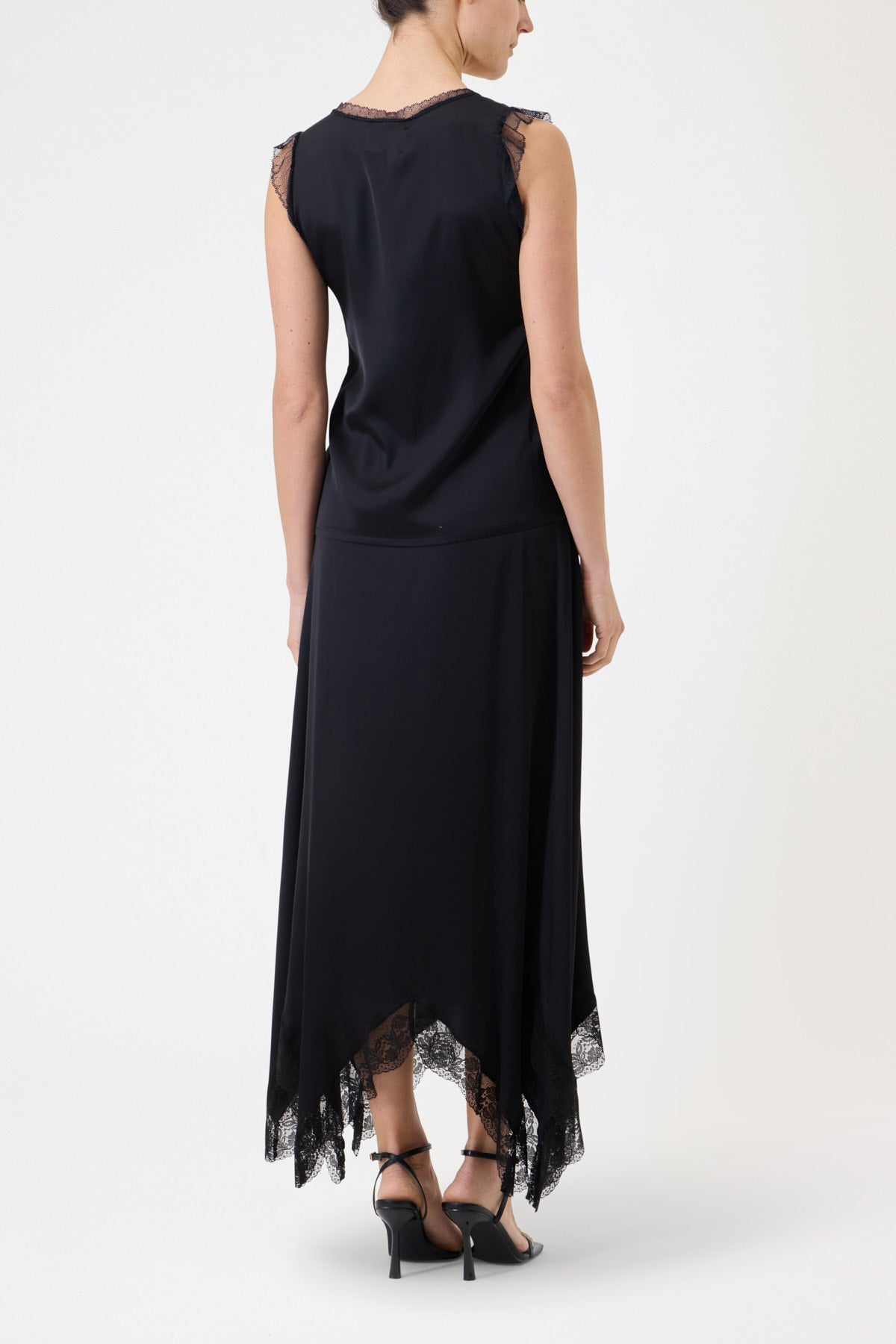 TOP SPALLA LARGA CON PIZZO