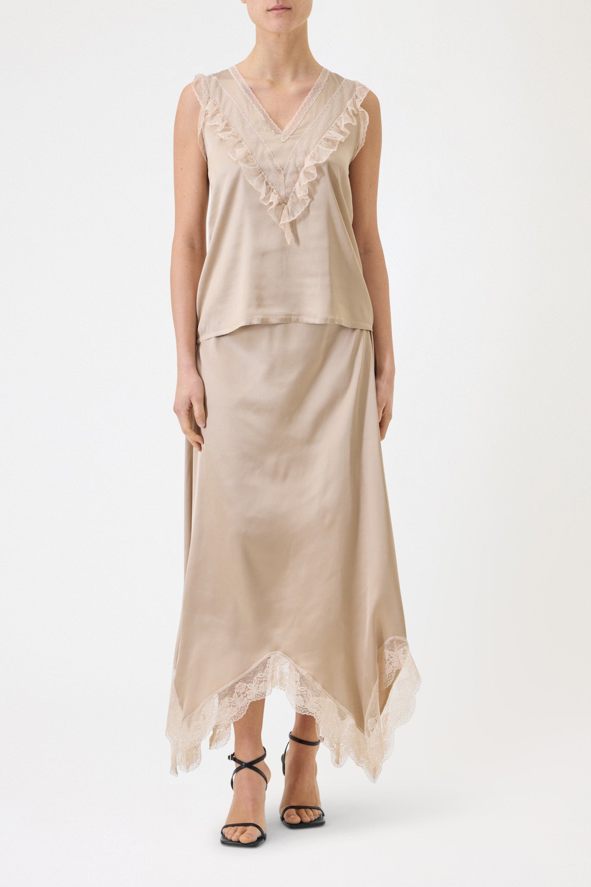 TOP SPALLA LARGA CON PIZZO