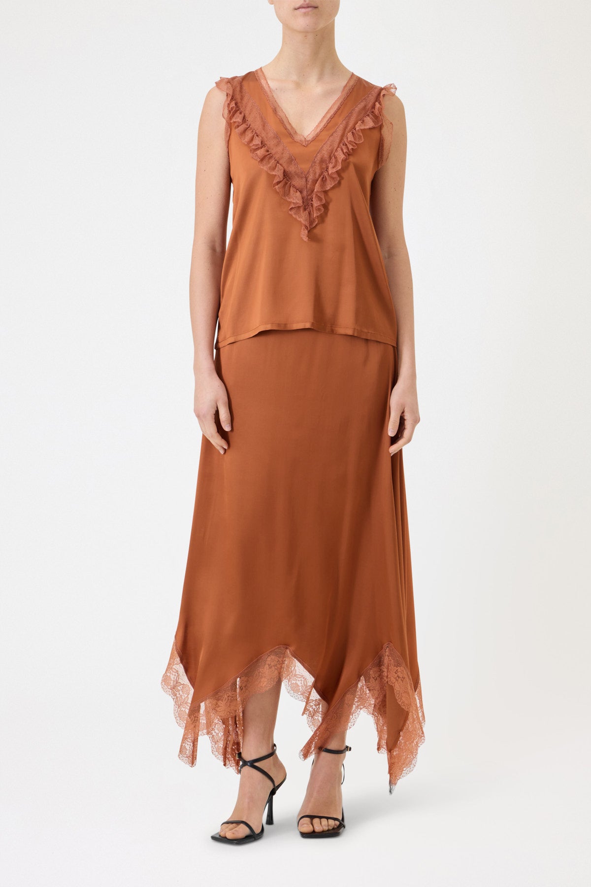 TOP SPALLA LARGA CON PIZZO