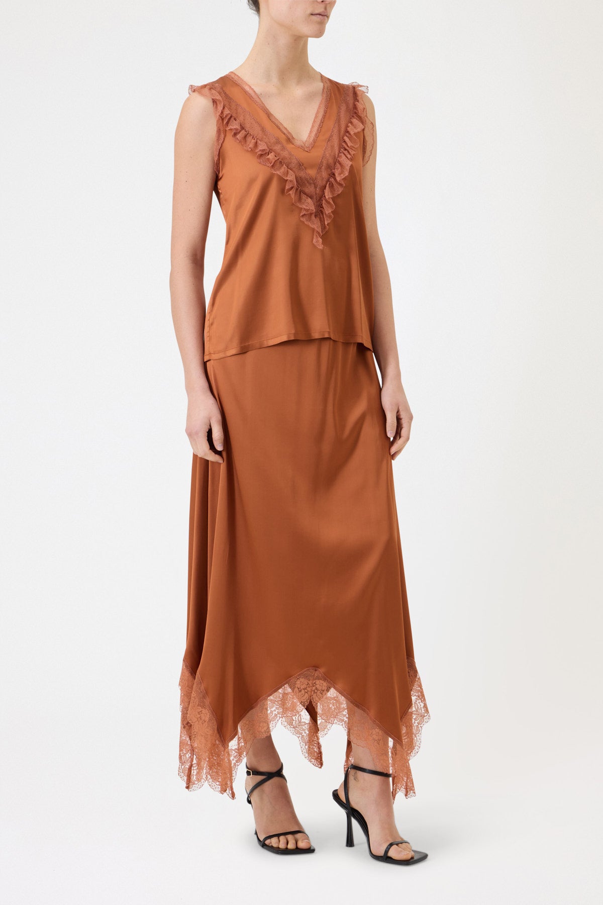TOP SPALLA LARGA CON PIZZO