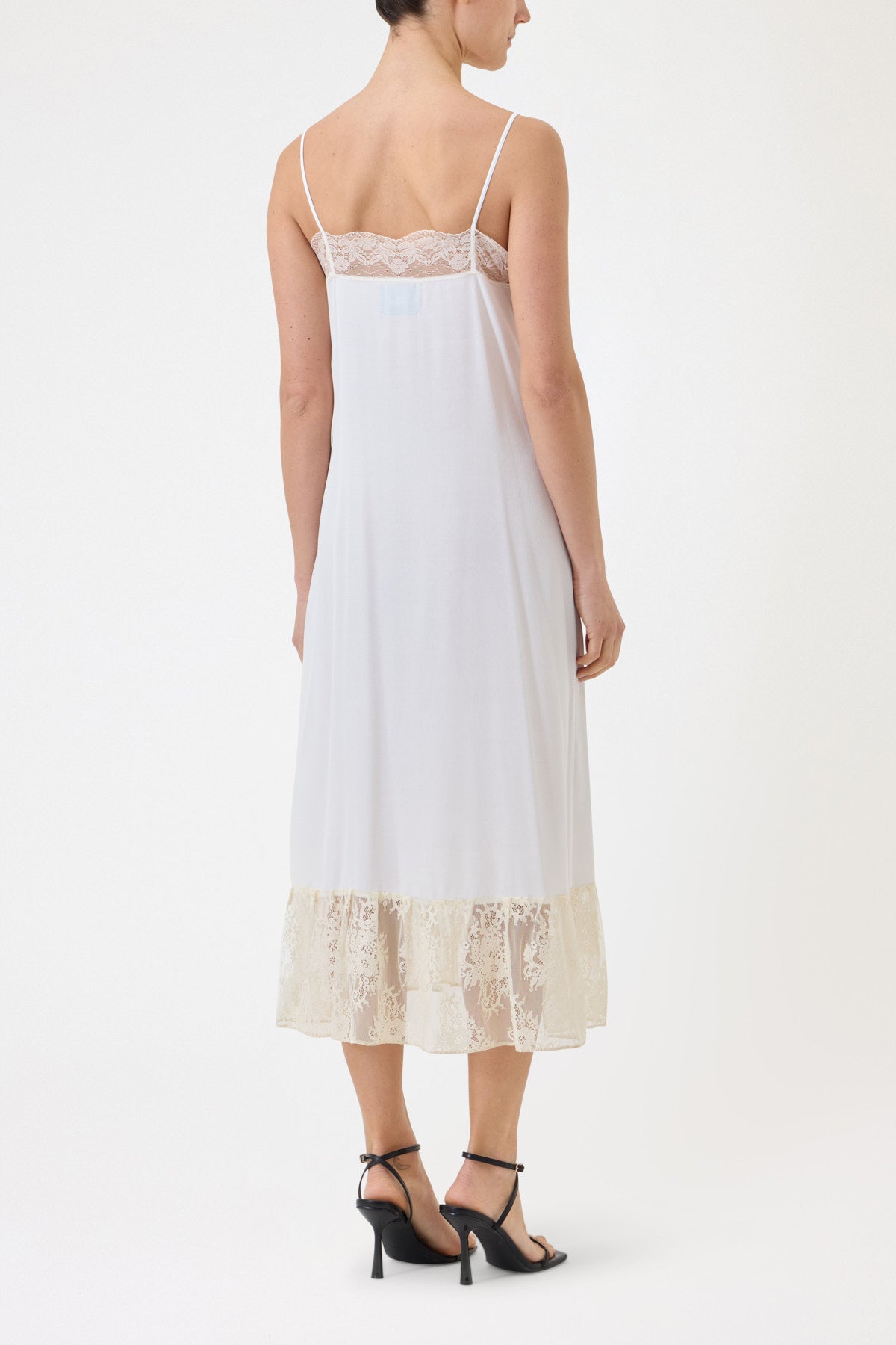 SLIP DRESS CON PIZZO A CONTRASTO CON SPILLA