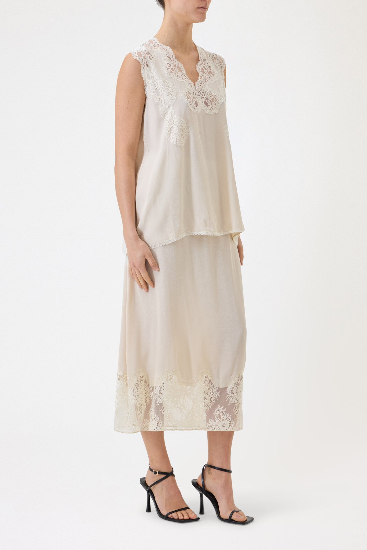 TOP SPALLA LARGA CON PIZZO IN CONTRASTO