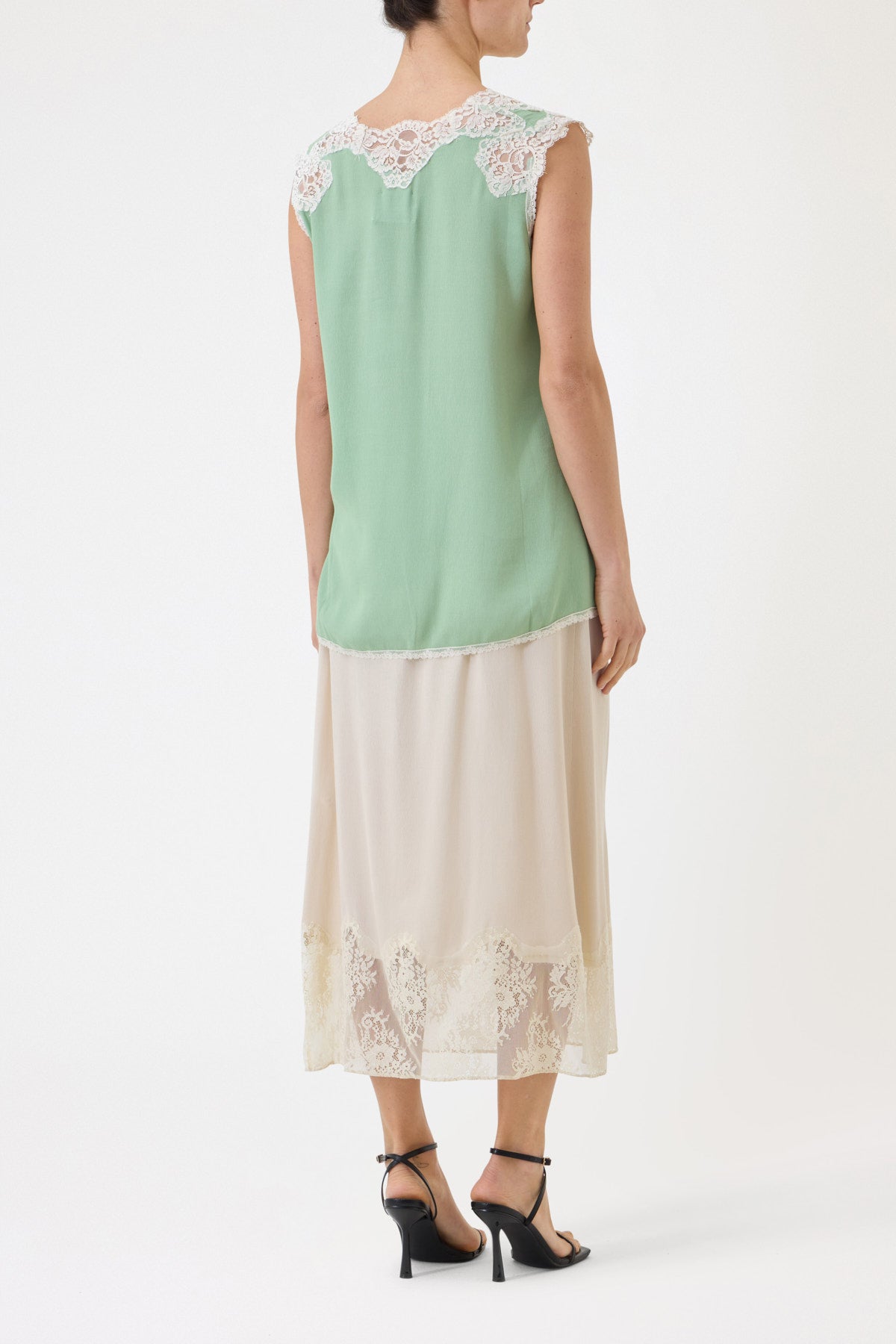 TOP SPALLA LARGA CON PIZZO IN CONTRASTO