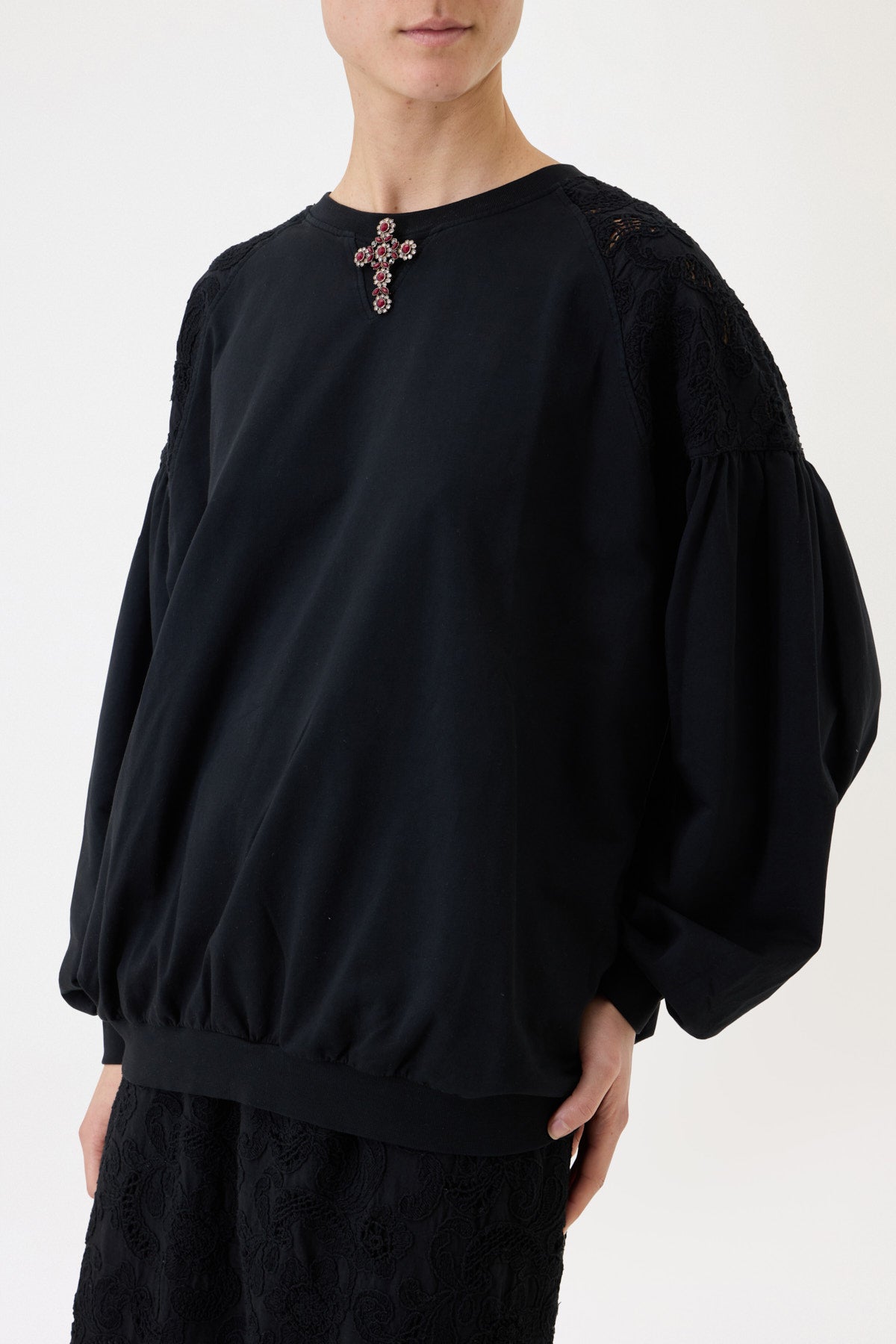 SWEATSHIRT WITH EMBROIDERED SLEEVES AND PIN