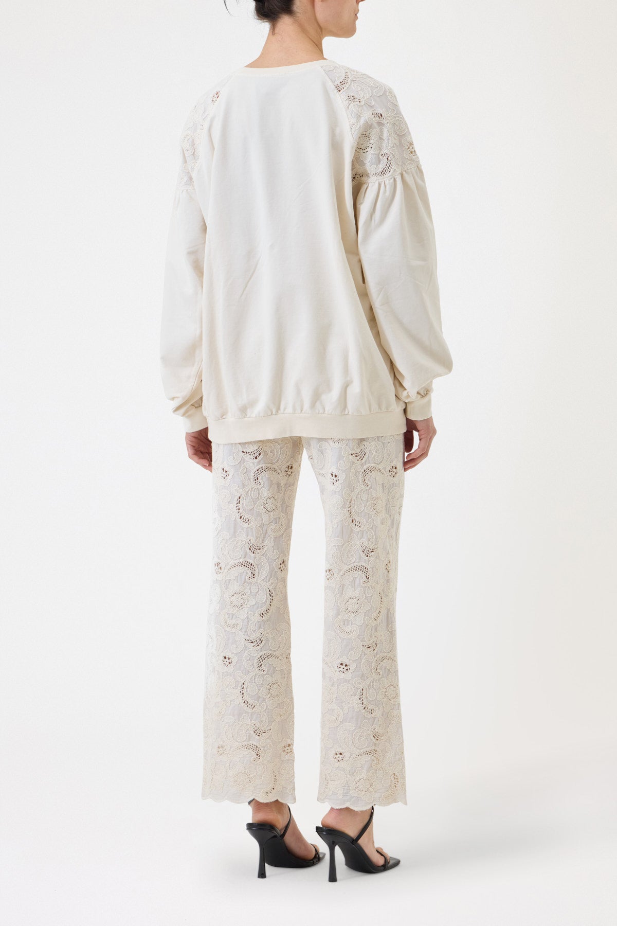 SWEATSHIRT WITH EMBROIDERED SLEEVES AND PIN