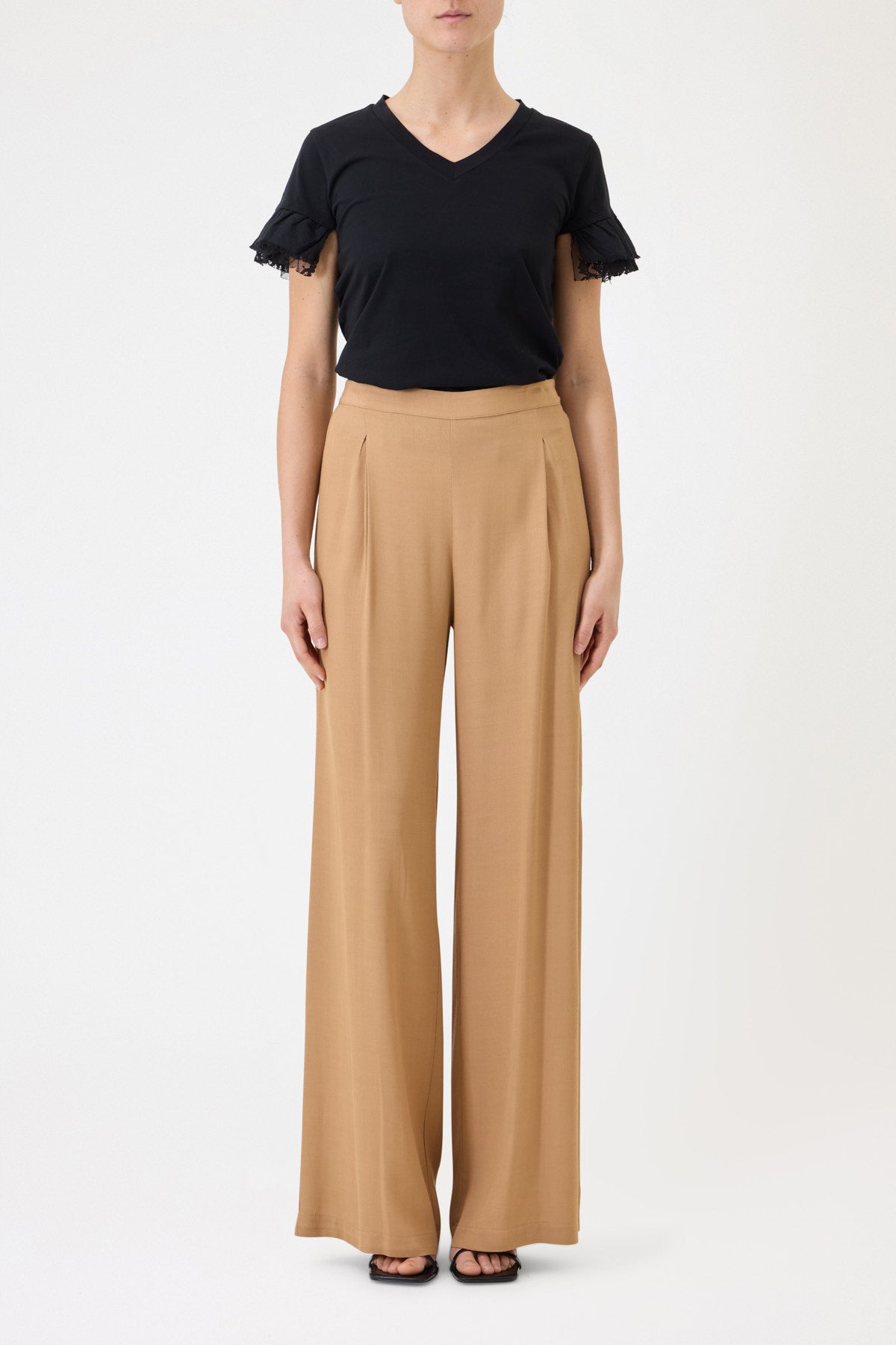 TROUSERS WITH PLEATS