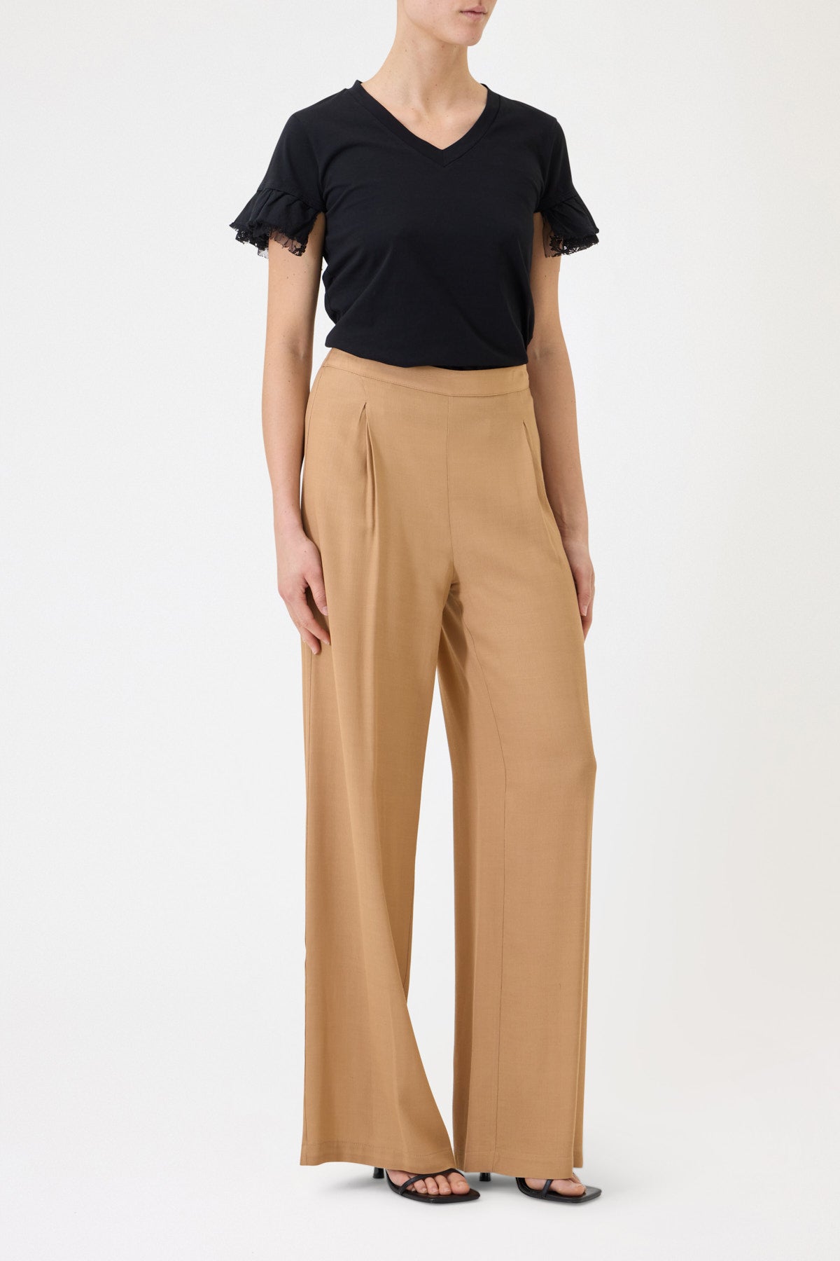TROUSERS WITH PLEATS