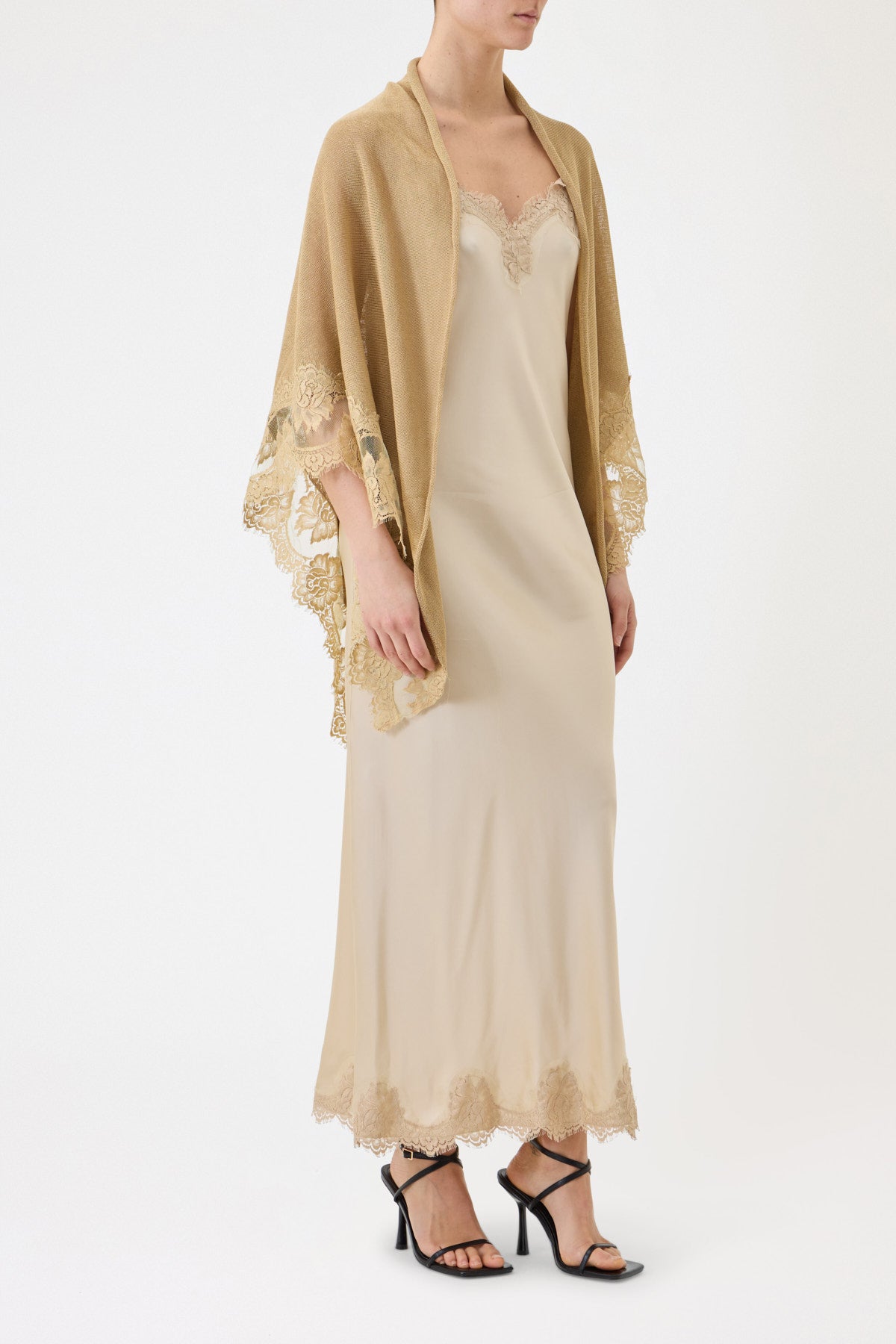KEFIA WITH LACE