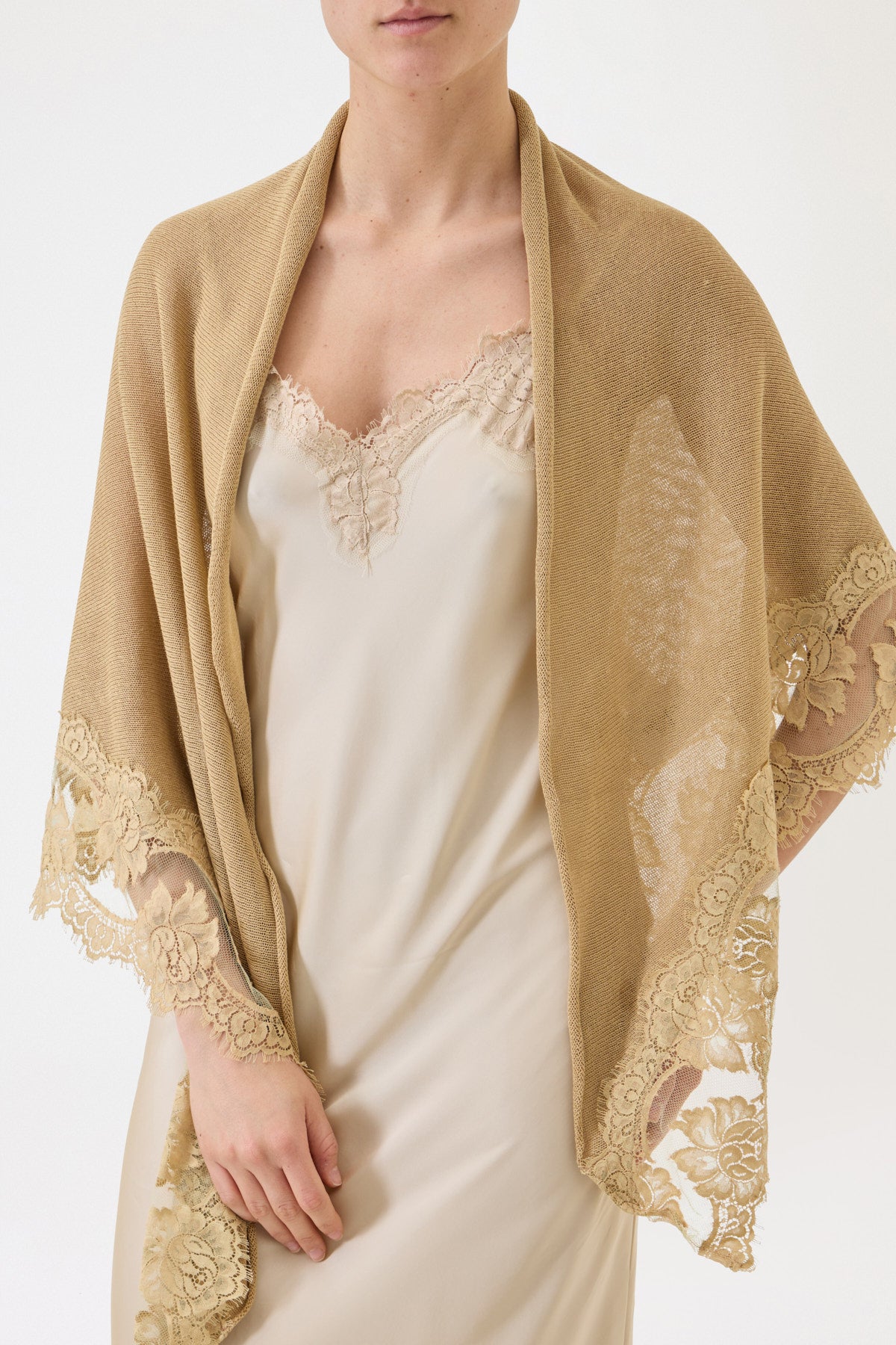 KEFIA WITH LACE