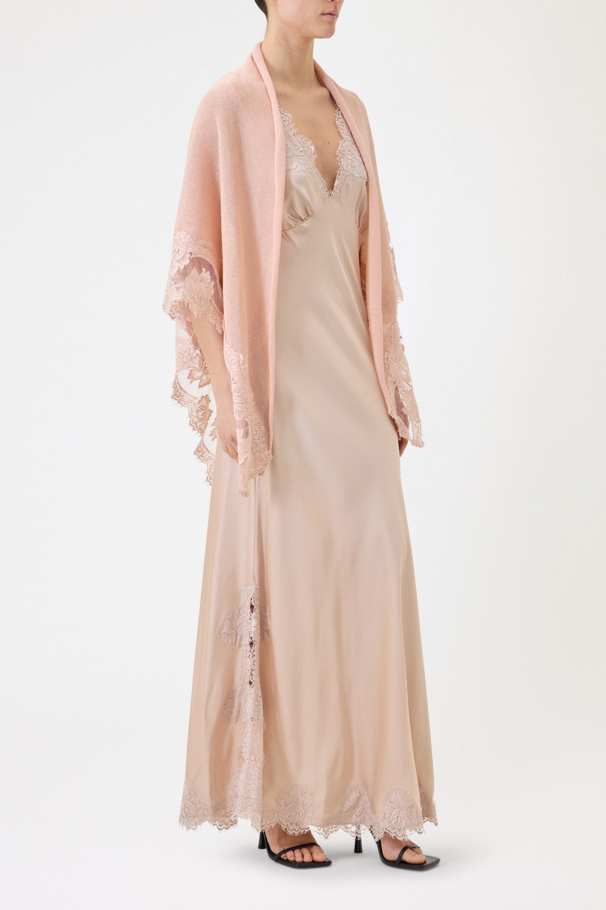 KEFIA WITH LACE
