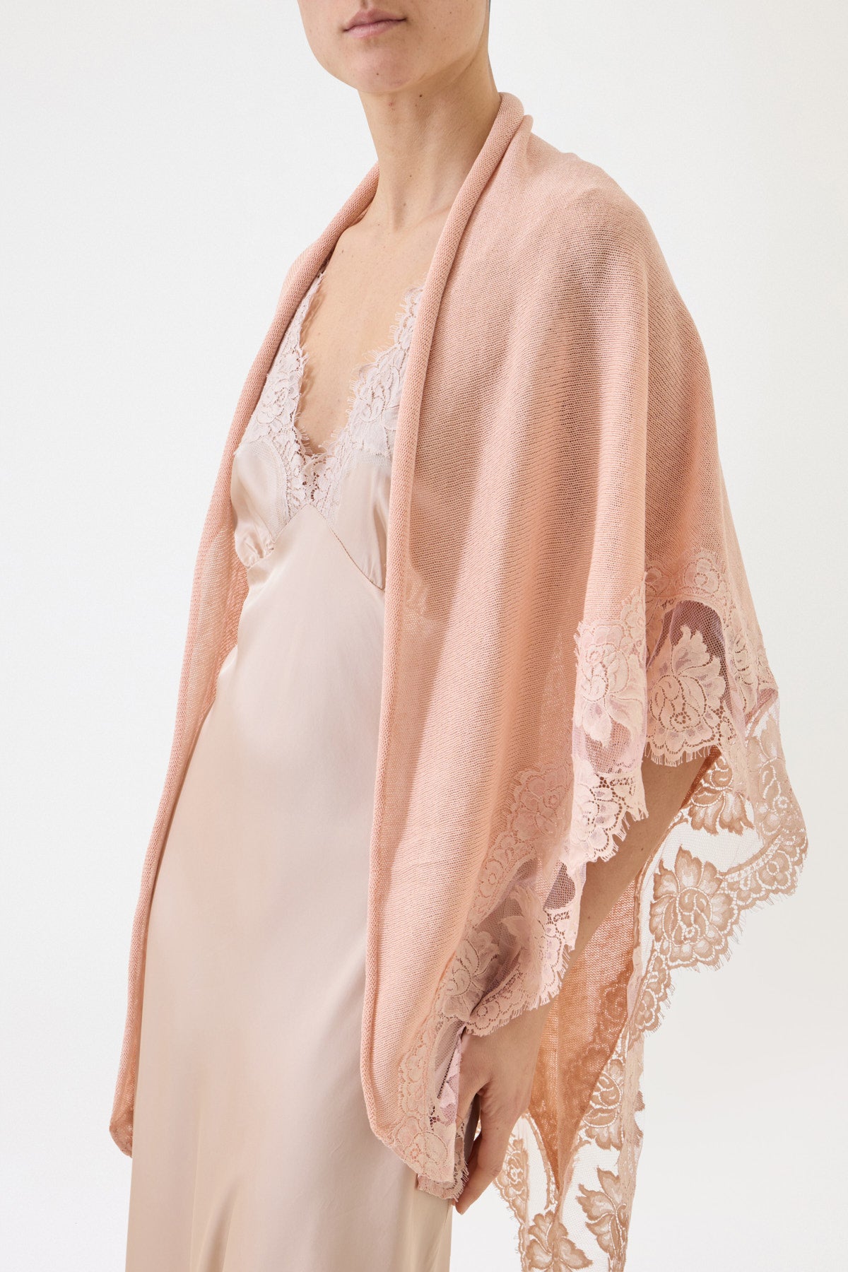 KEFIA WITH LACE