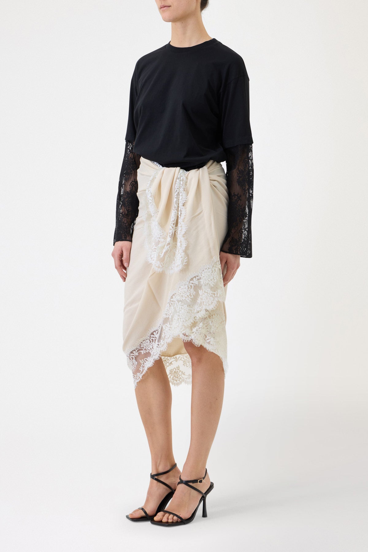 SHAWL WITH LACE