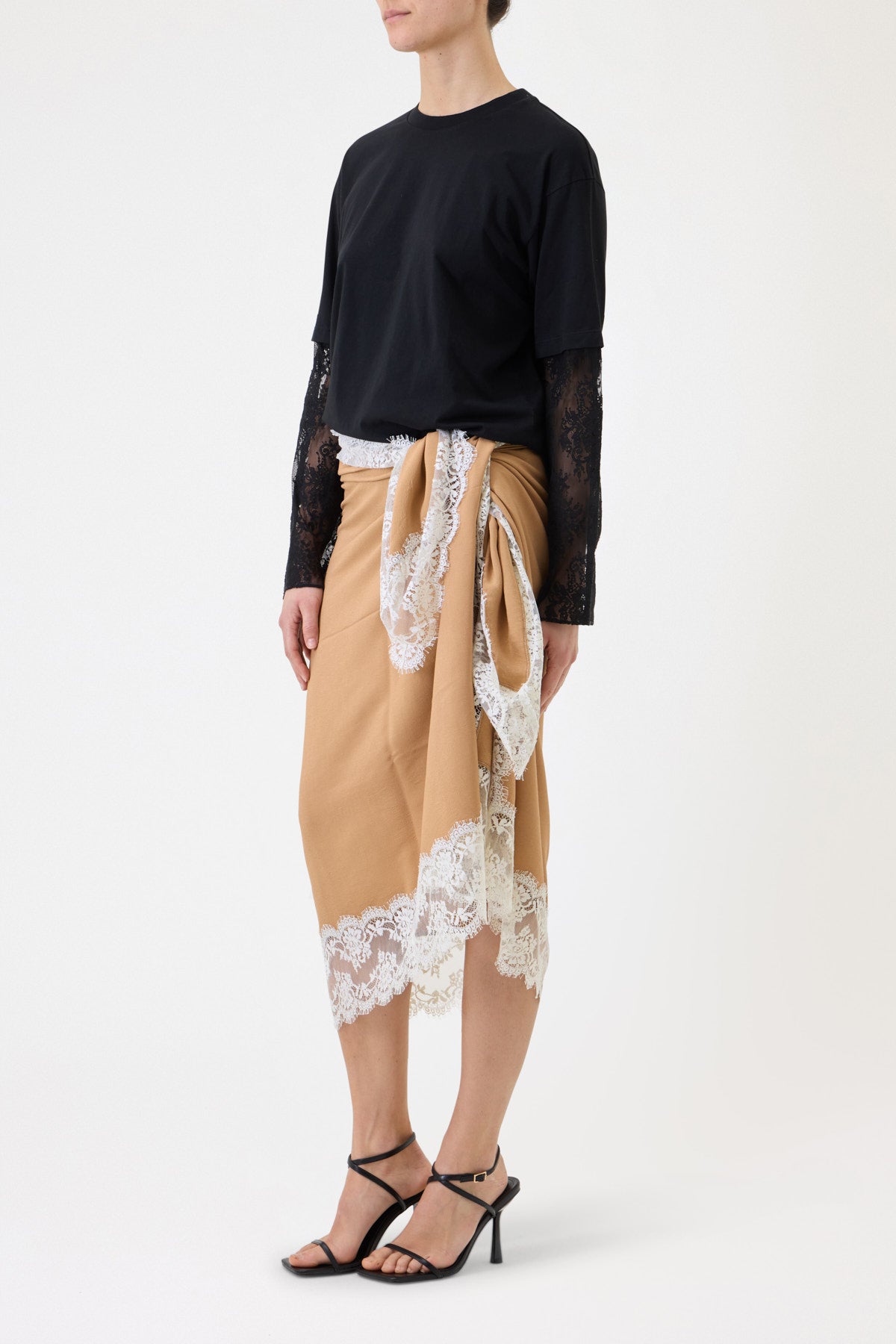SHAWL WITH LACE