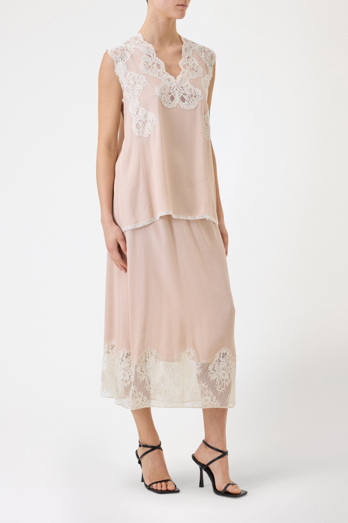 TOP SPALLA LARGA CON PIZZO IN CONTRASTO